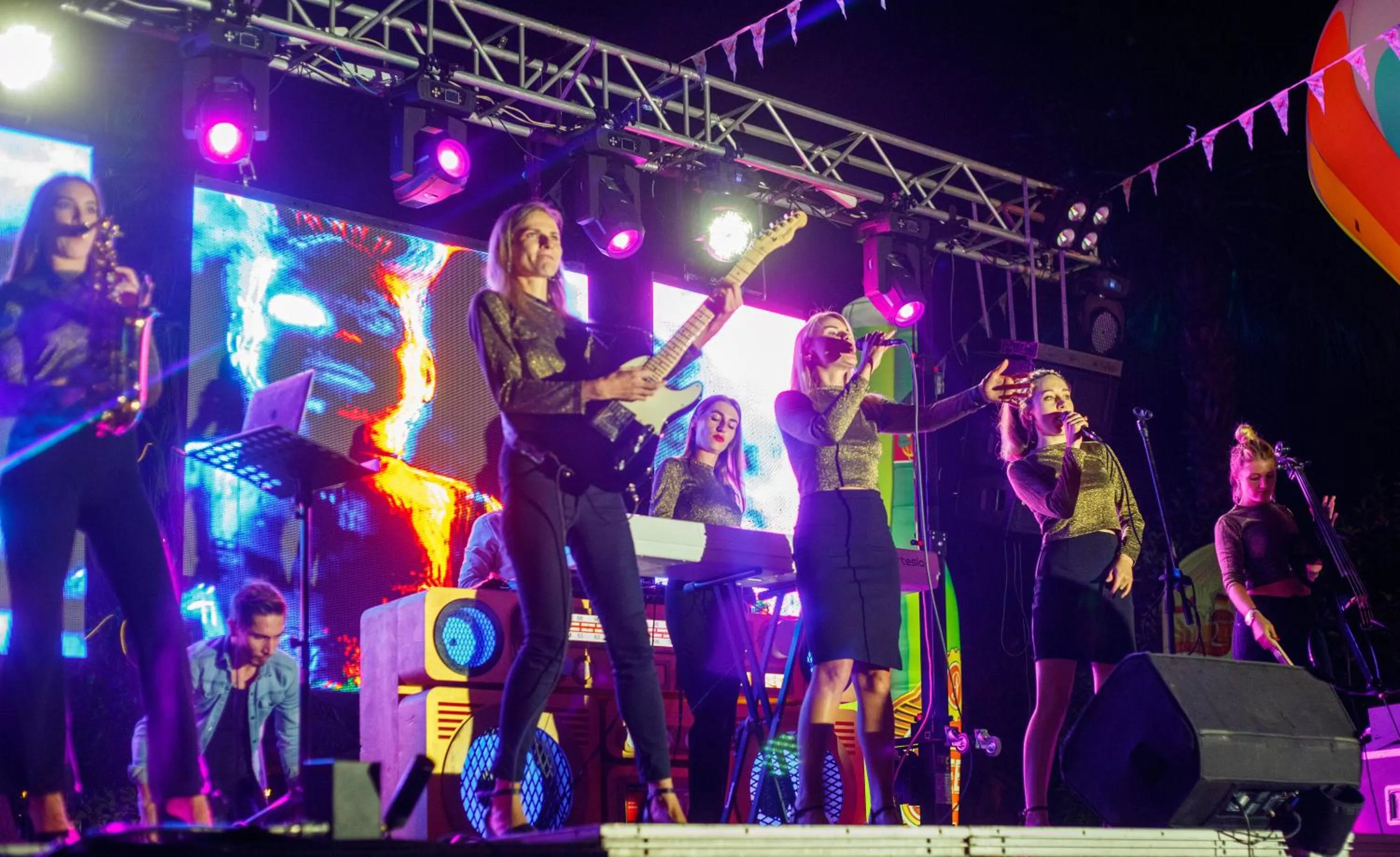 Evening entertainment in Justiniano Deluxe Resort