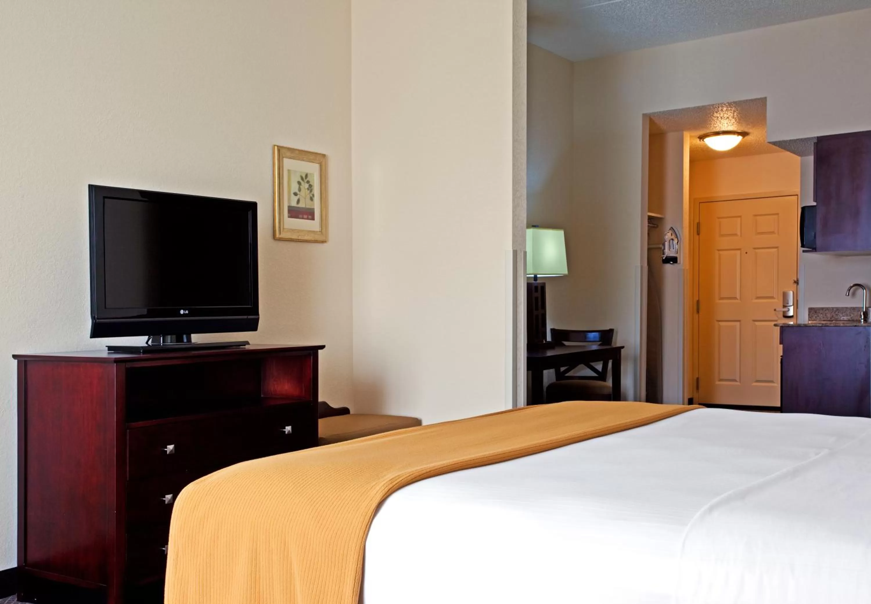 Bedroom, Bed in Holiday Inn Express & Suites Chicago West-O'Hare Arpt Area by IHG