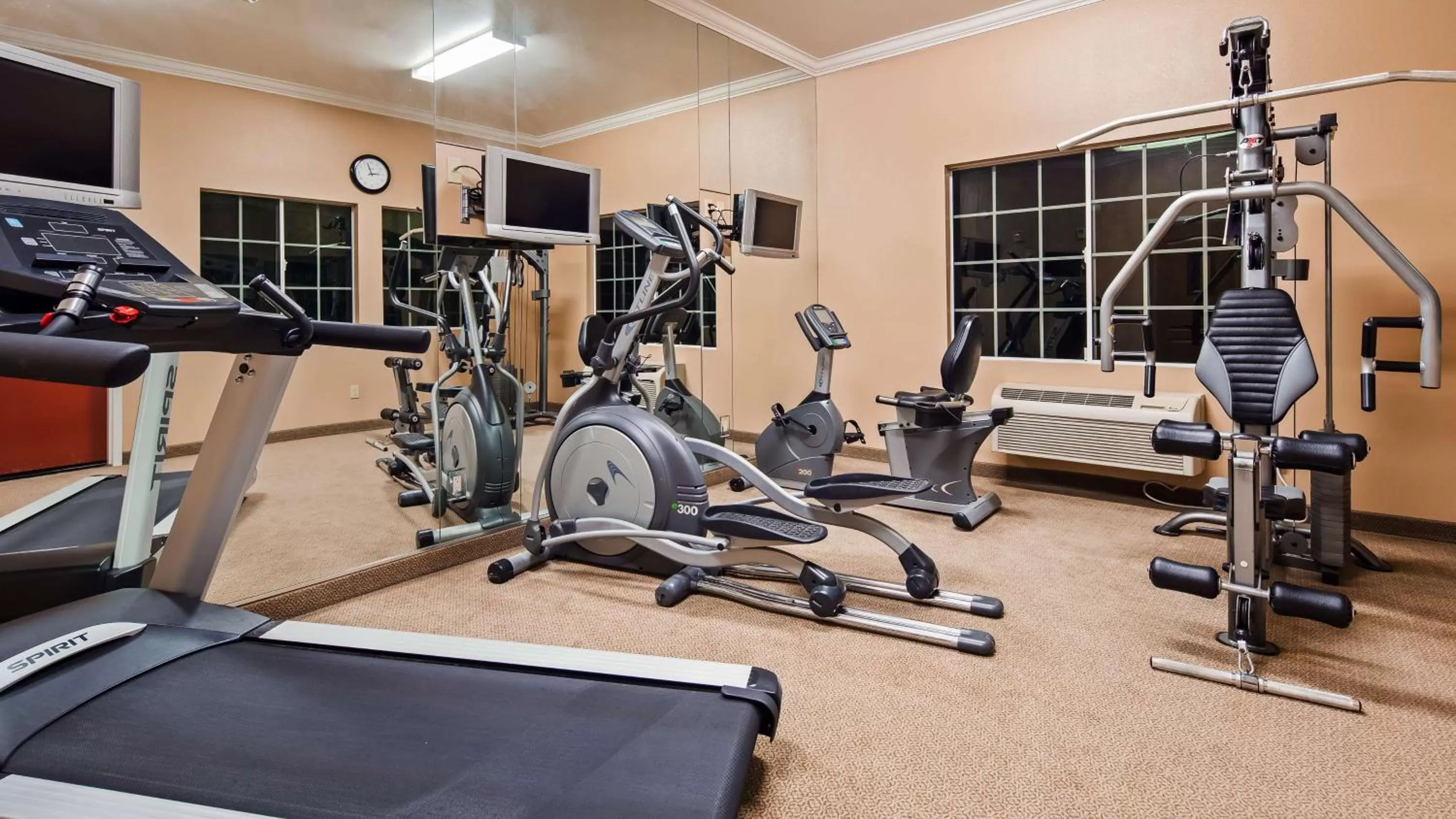 Fitness centre/facilities in Best Western Route 66 Glendora Inn