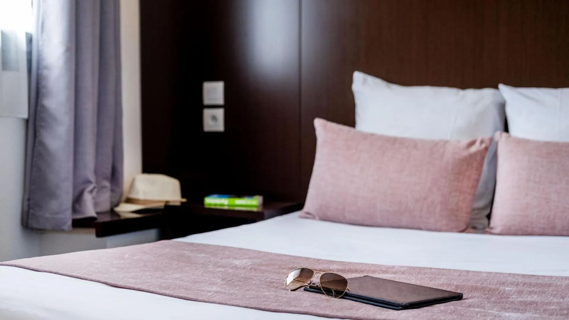 Bed in Hôtel Sainte-Rose