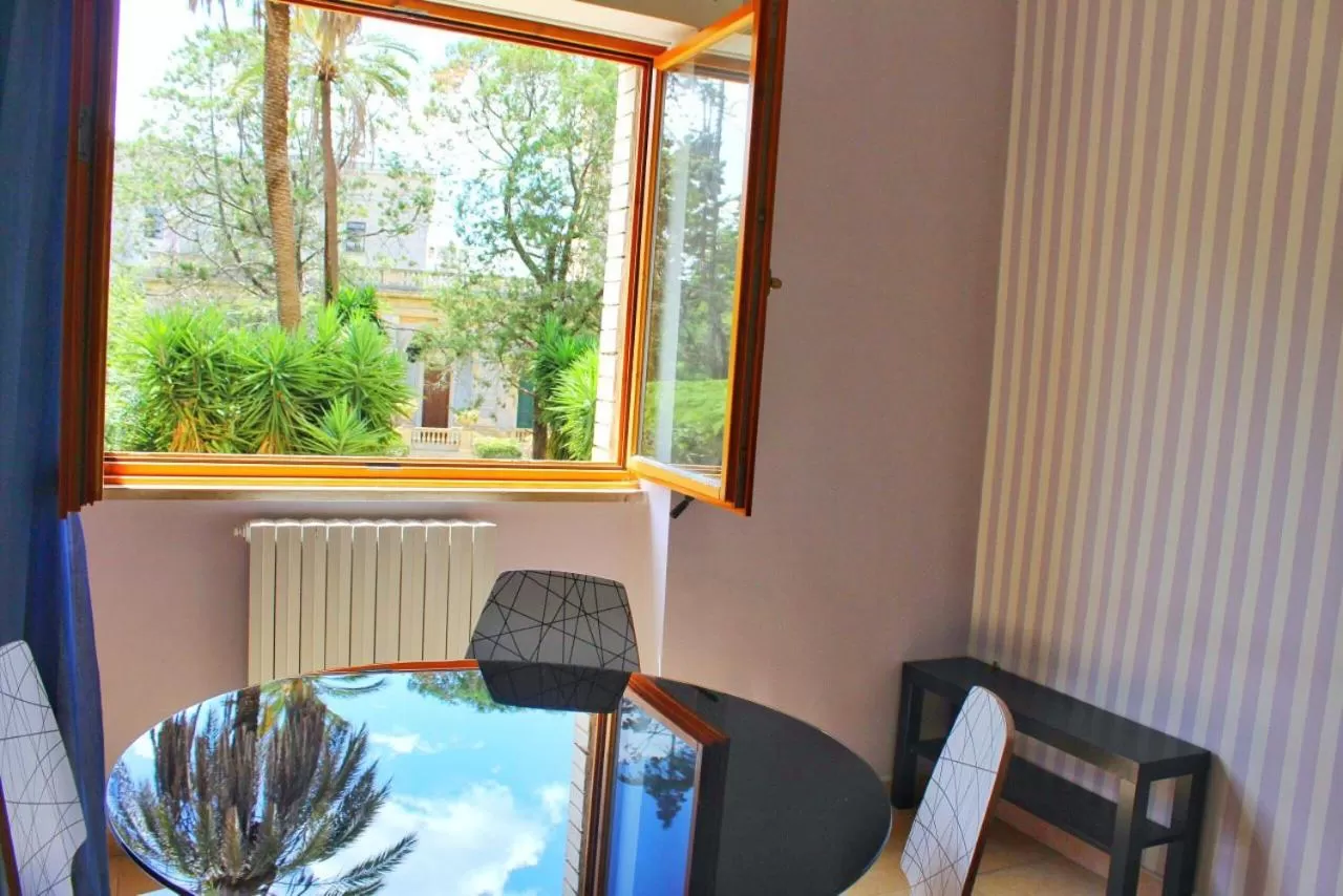 Dining Area in B&B Lecce Stazione Centrale