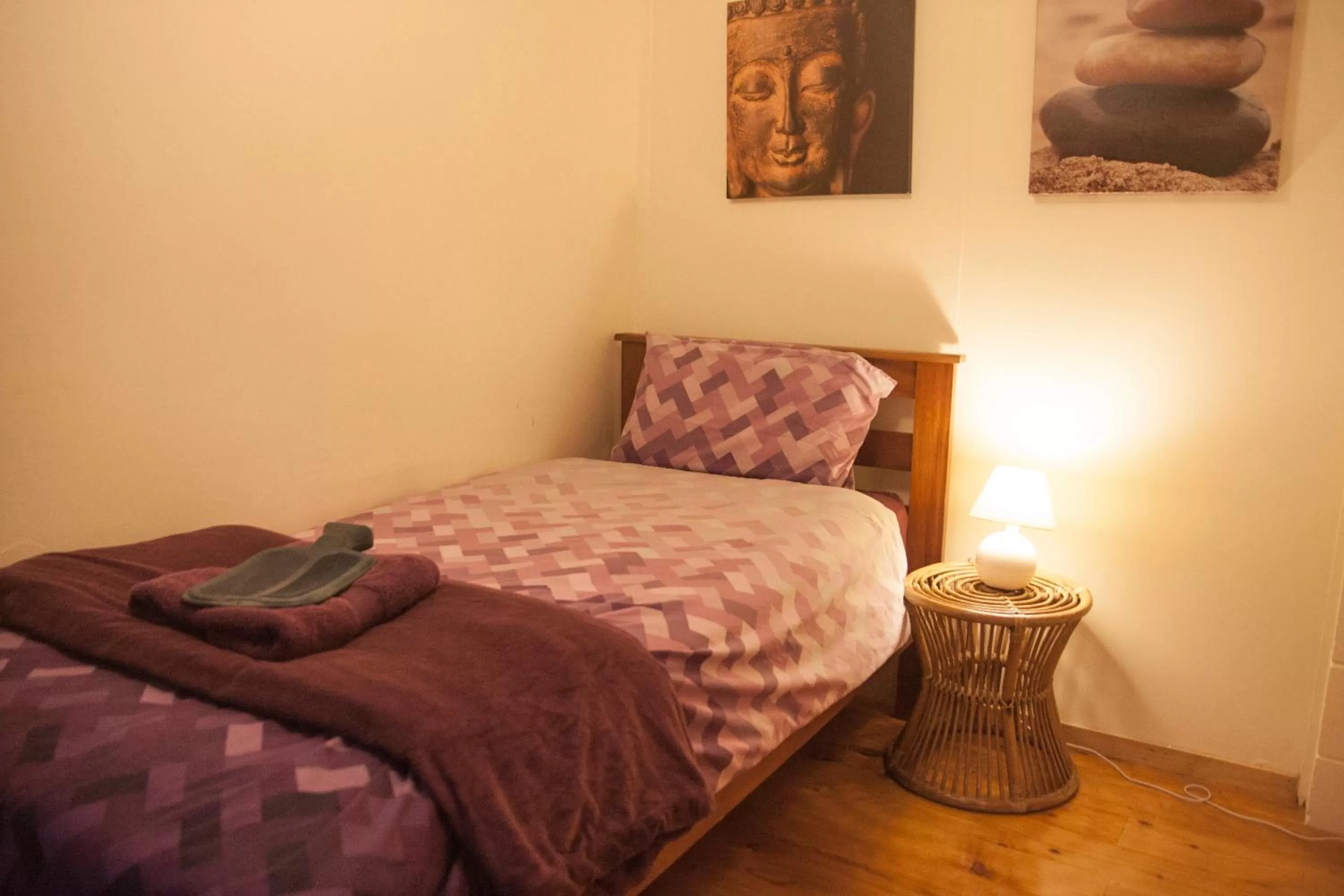 Bed, Room Photo in Kawai Purapura Yoga Retreat Centre