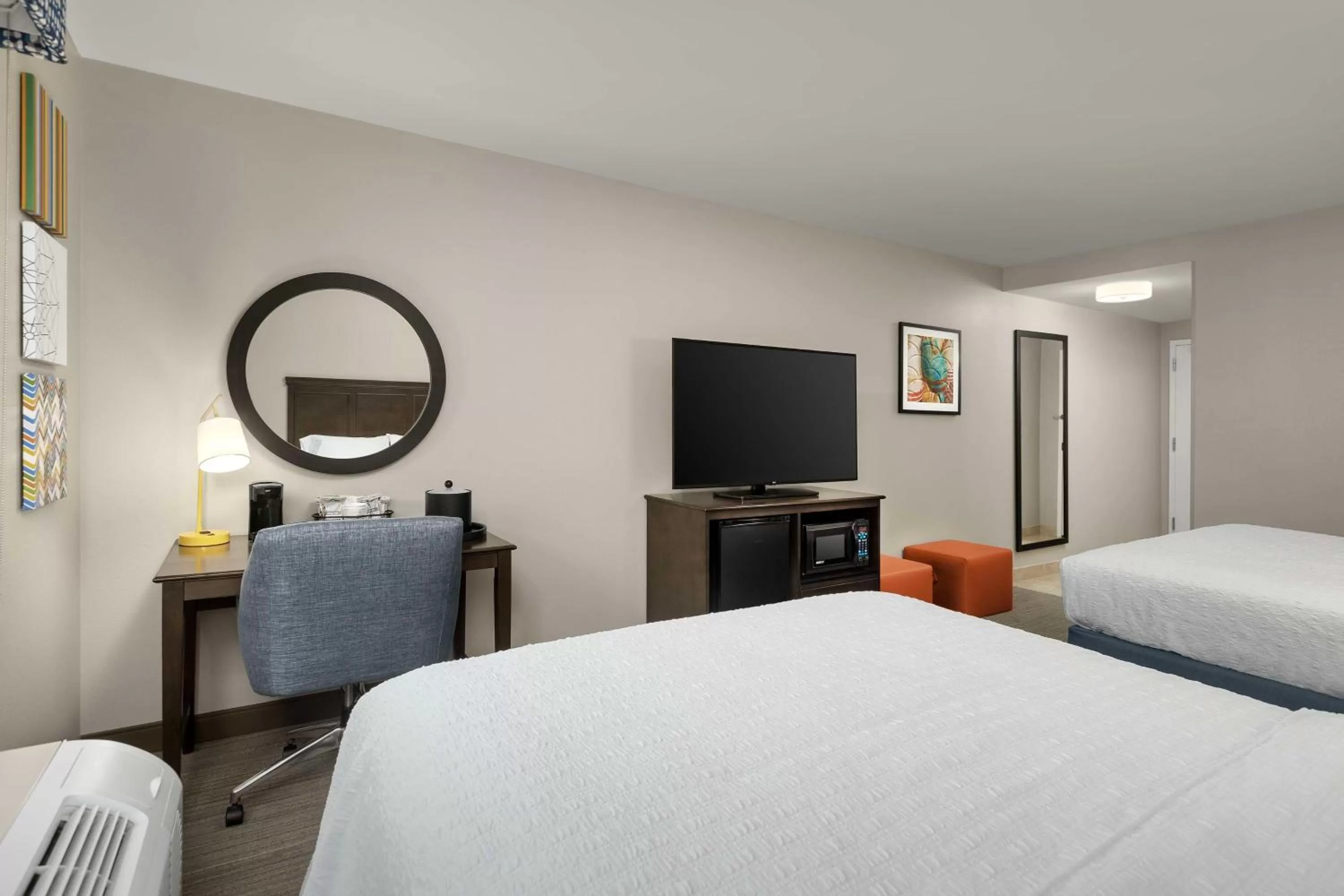 Bedroom, Bed in Hampton Inn Augusta