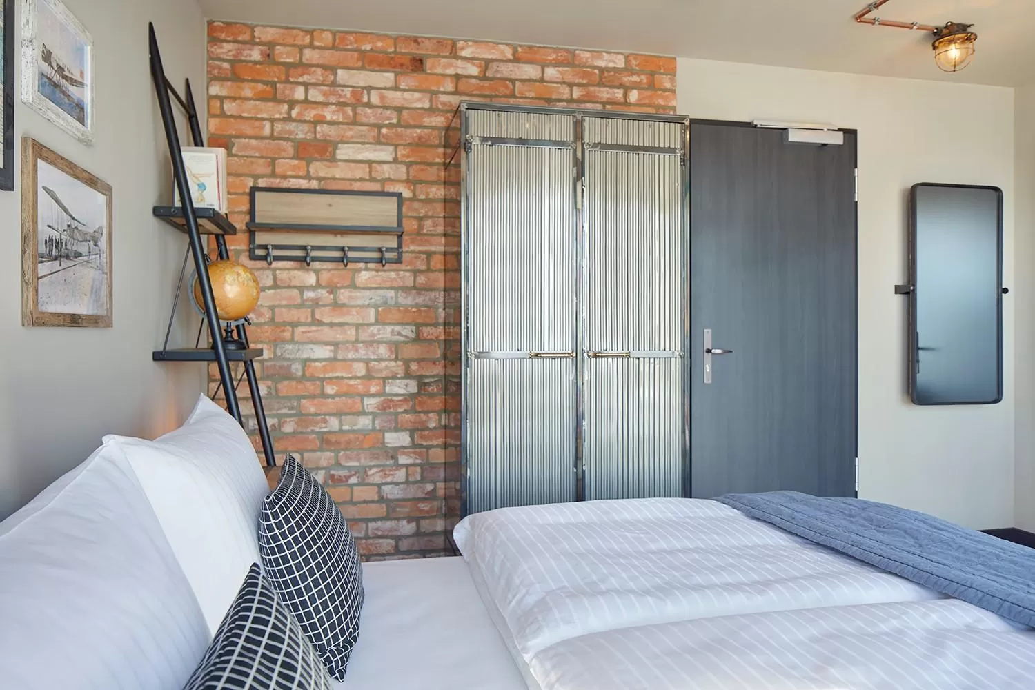 Photo of the whole room, Bed in Fliegerdeich Hotel & Restaurant