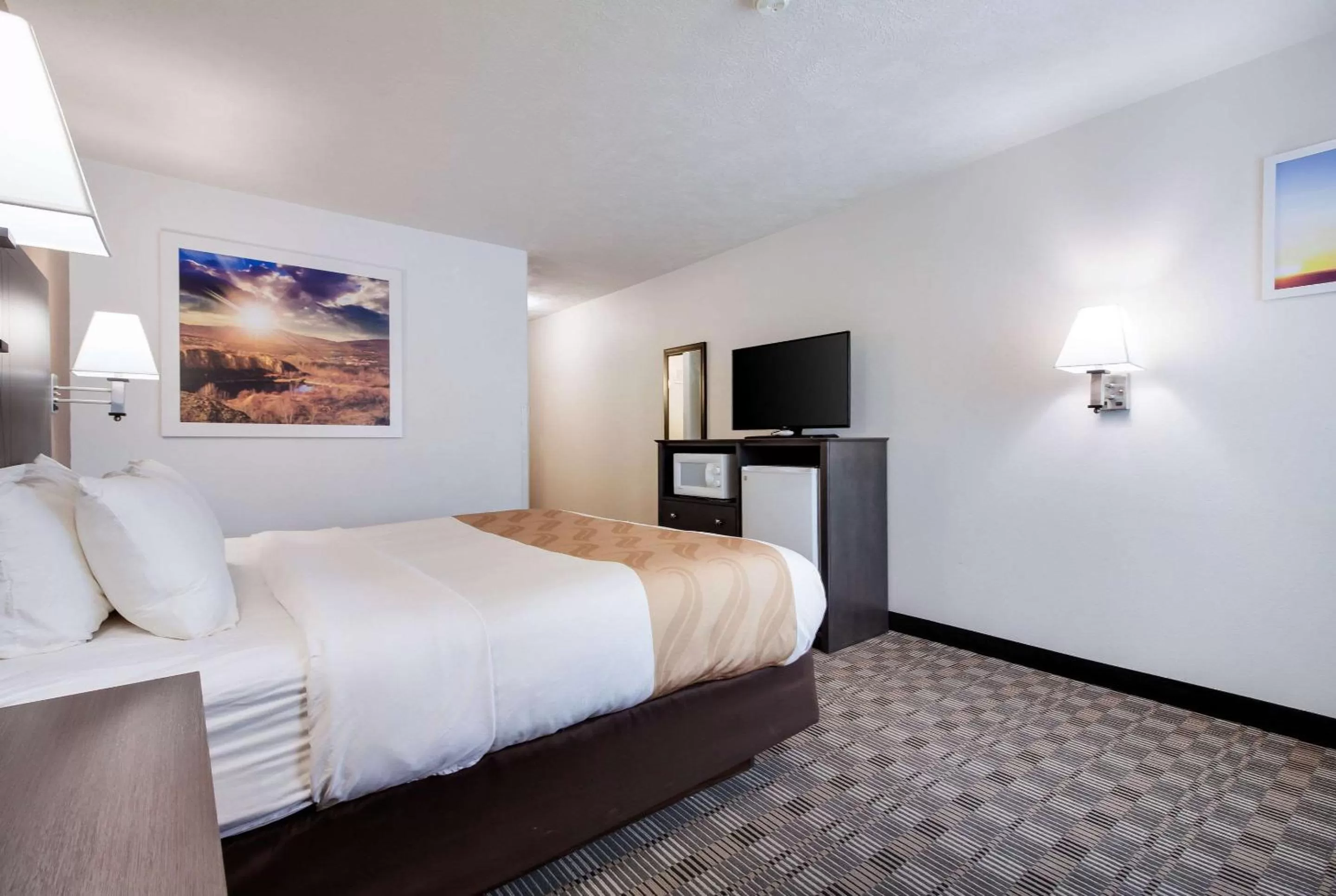 Photo of the whole room, Bed in Quality Inn & Suites McCook