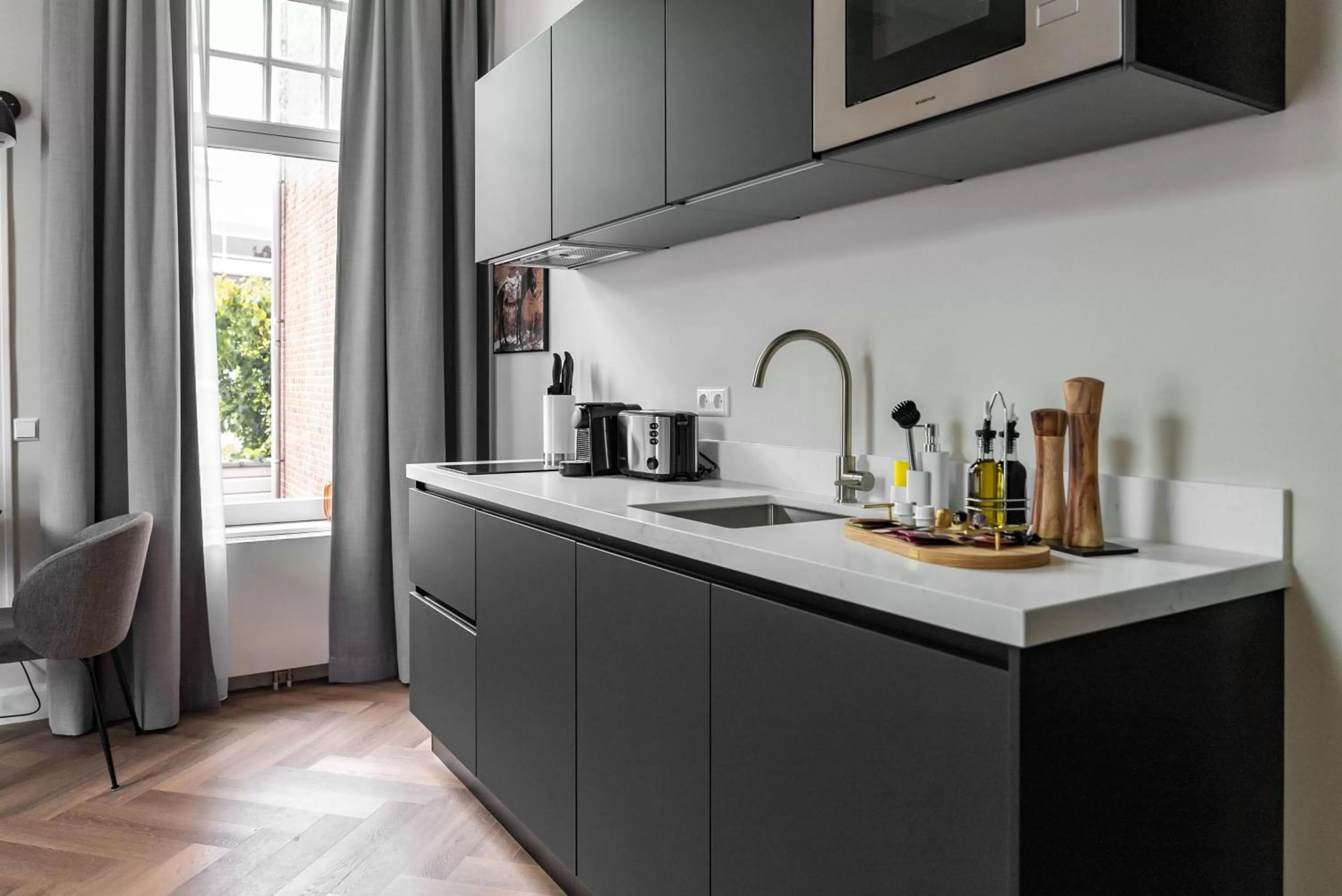 Coffee/tea facilities in Limehome The Hague Keizerstraat