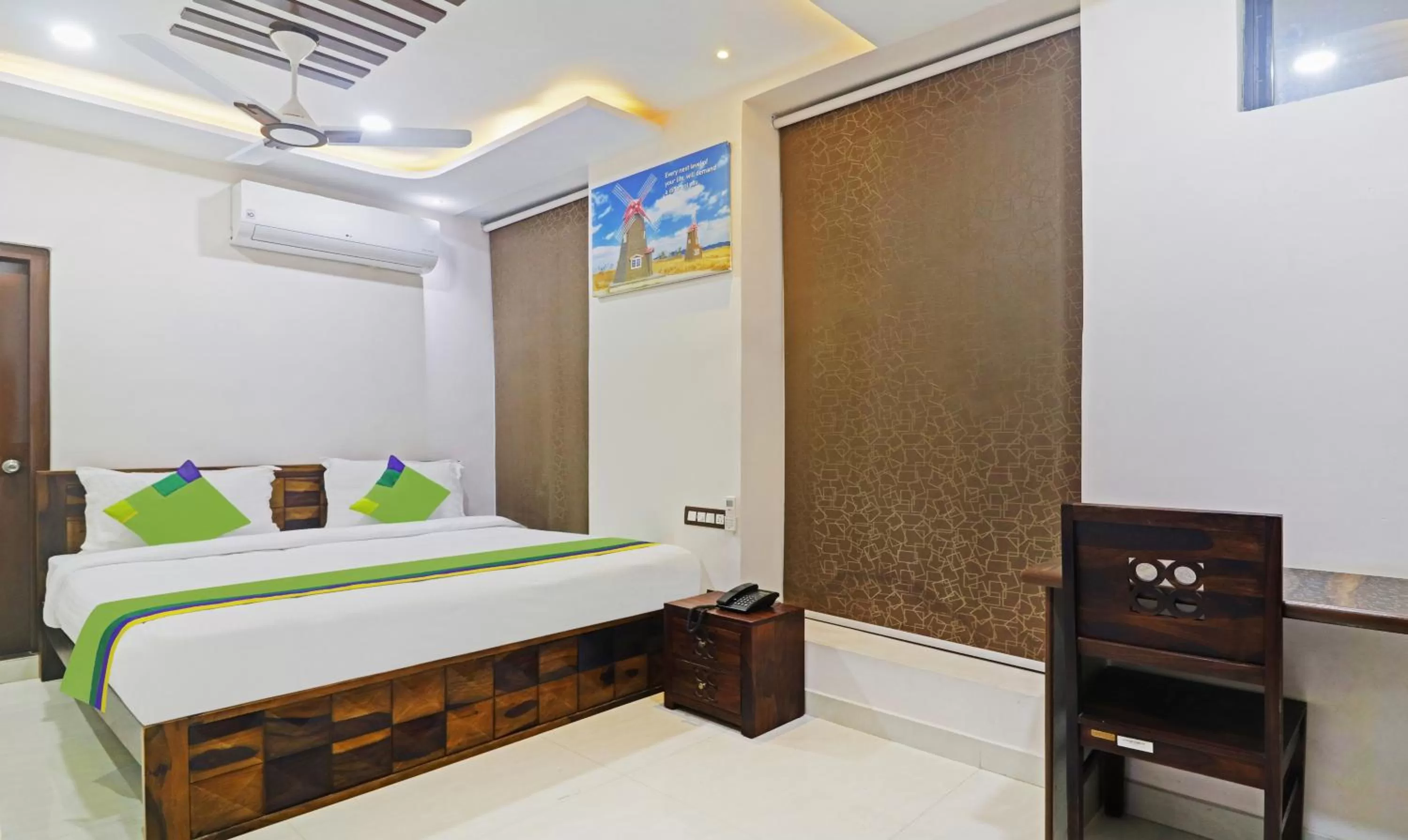 Bedroom, Bed in Itsy Hotels J A Royal Suites Manikonda