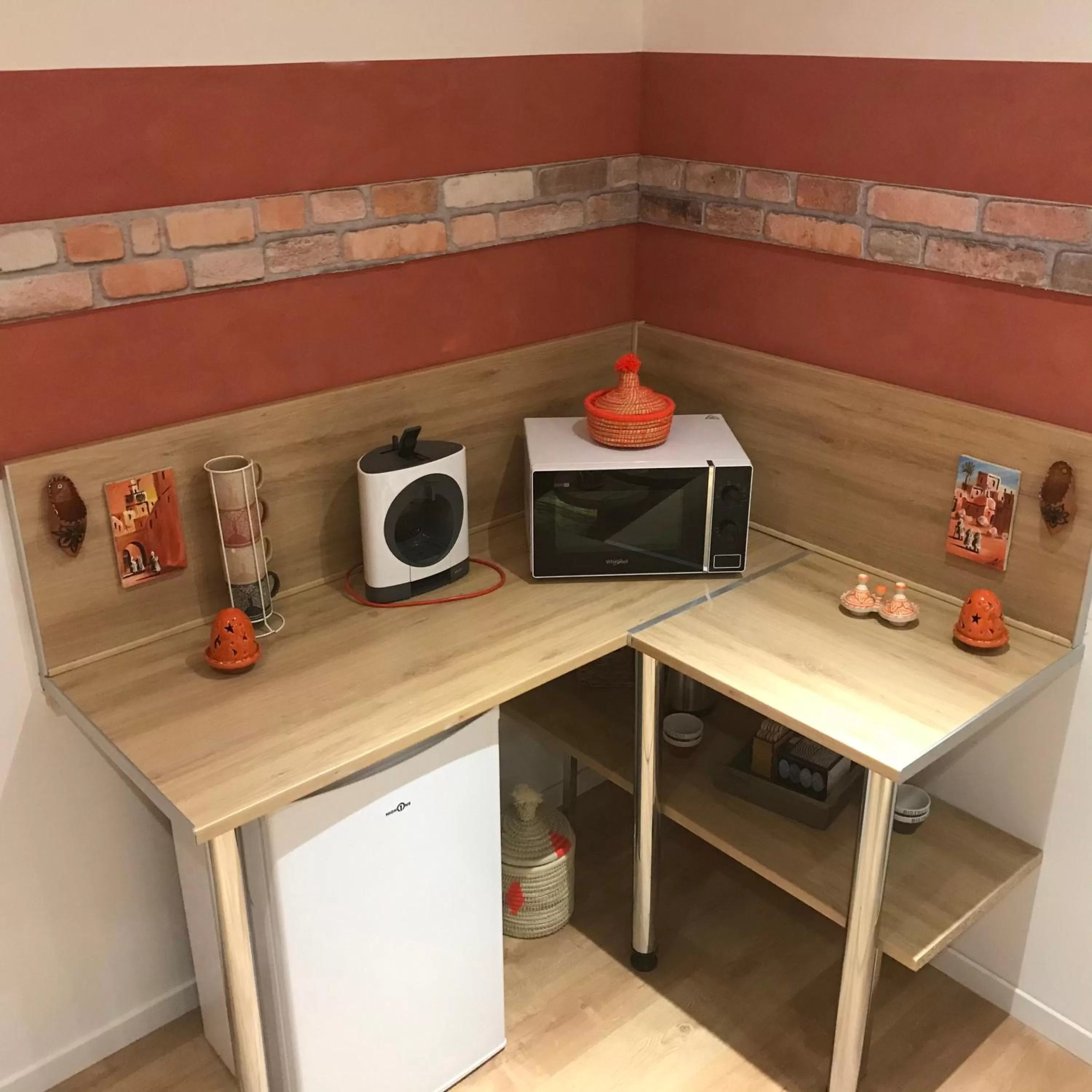 Kitchen or kitchenette in Aux 3 Nuances Suites Privatives & Spa