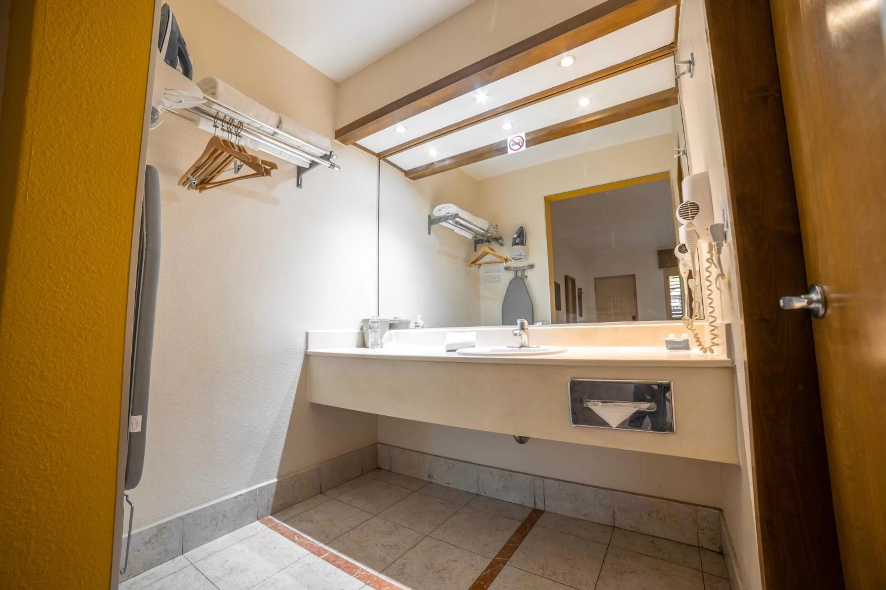 Bathroom in Hotel Colonial Mexicali