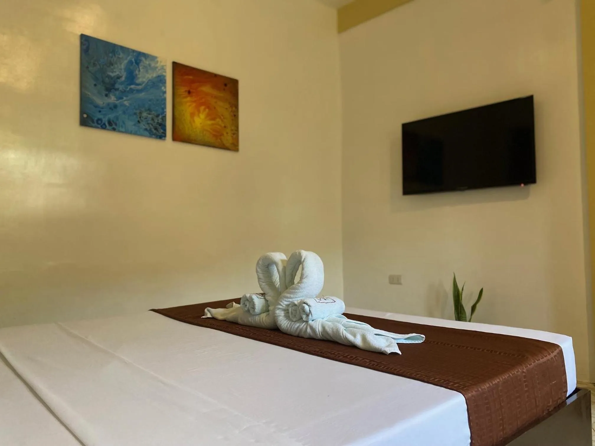 Bedroom, Bed in Papa Freds Beach Resort