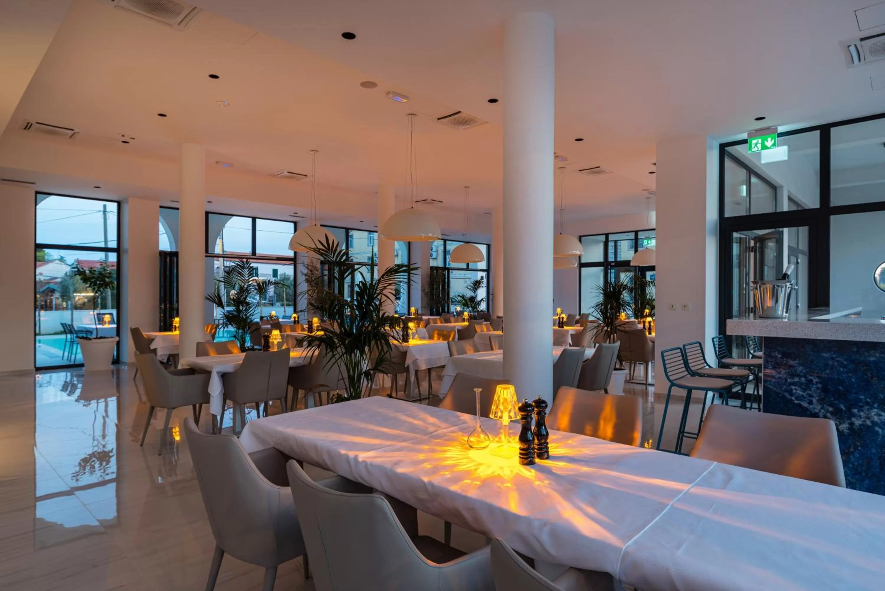 Restaurant/places to eat in Miramare Hotel