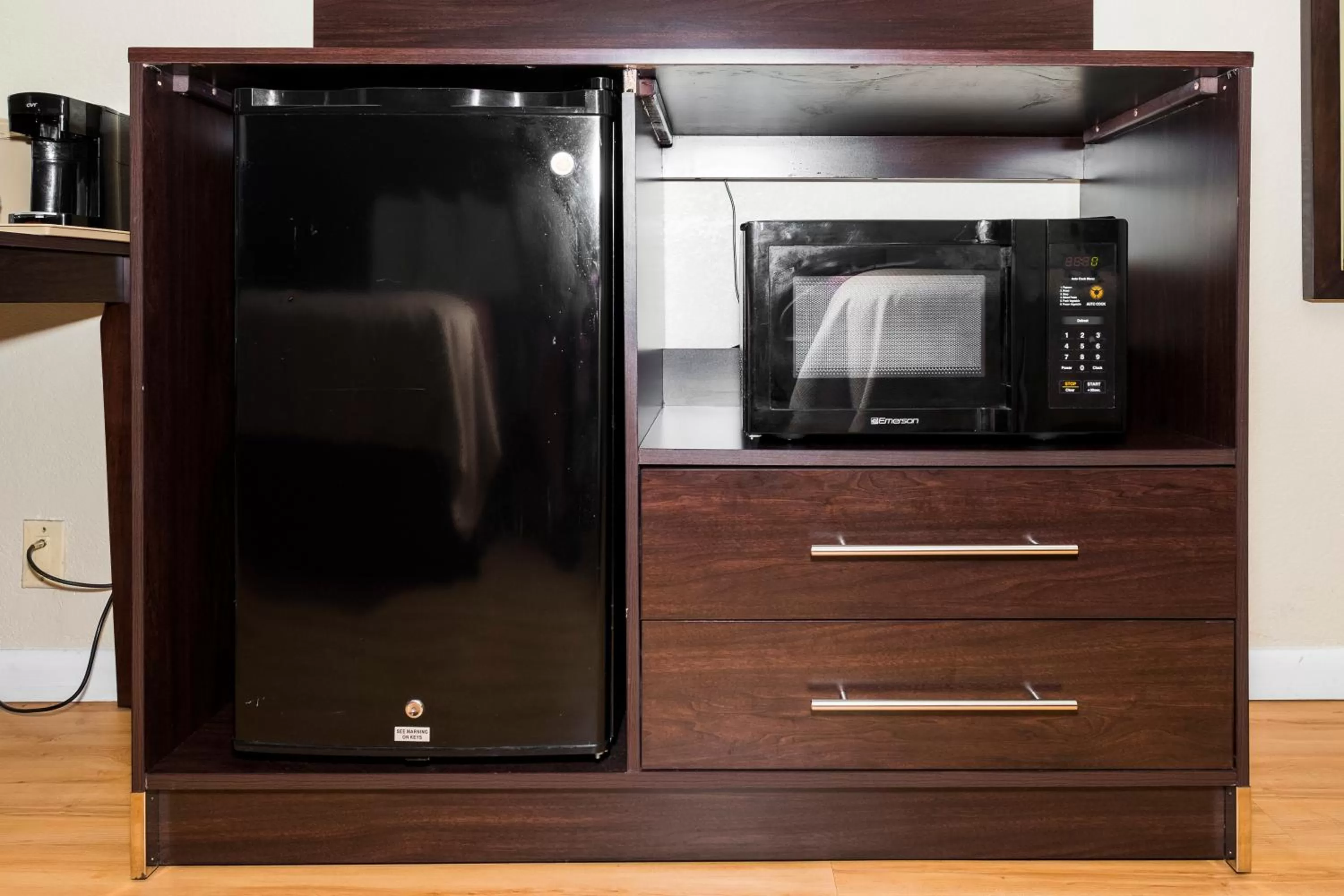 Photo of the whole room in Red Roof Inn Knoxville Central – Papermill Road