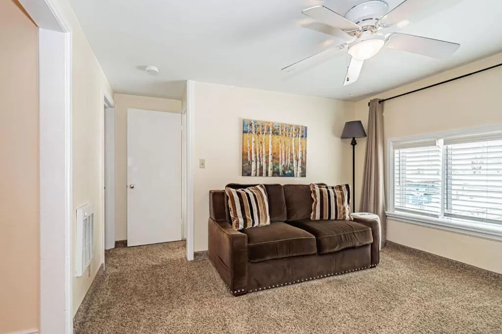 Living room, Seating Area in Suites of Lava Hot Springs