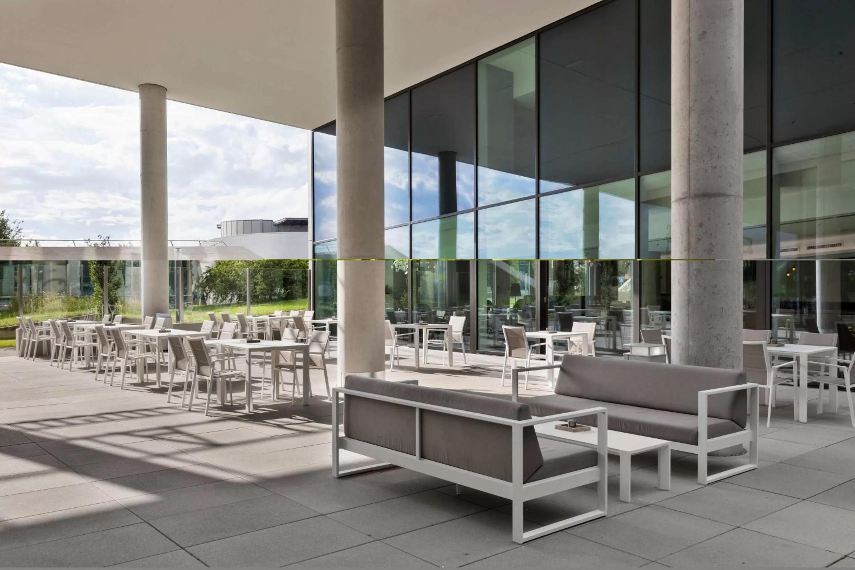 Lounge or bar in Courtyard by Marriott Munich Garching