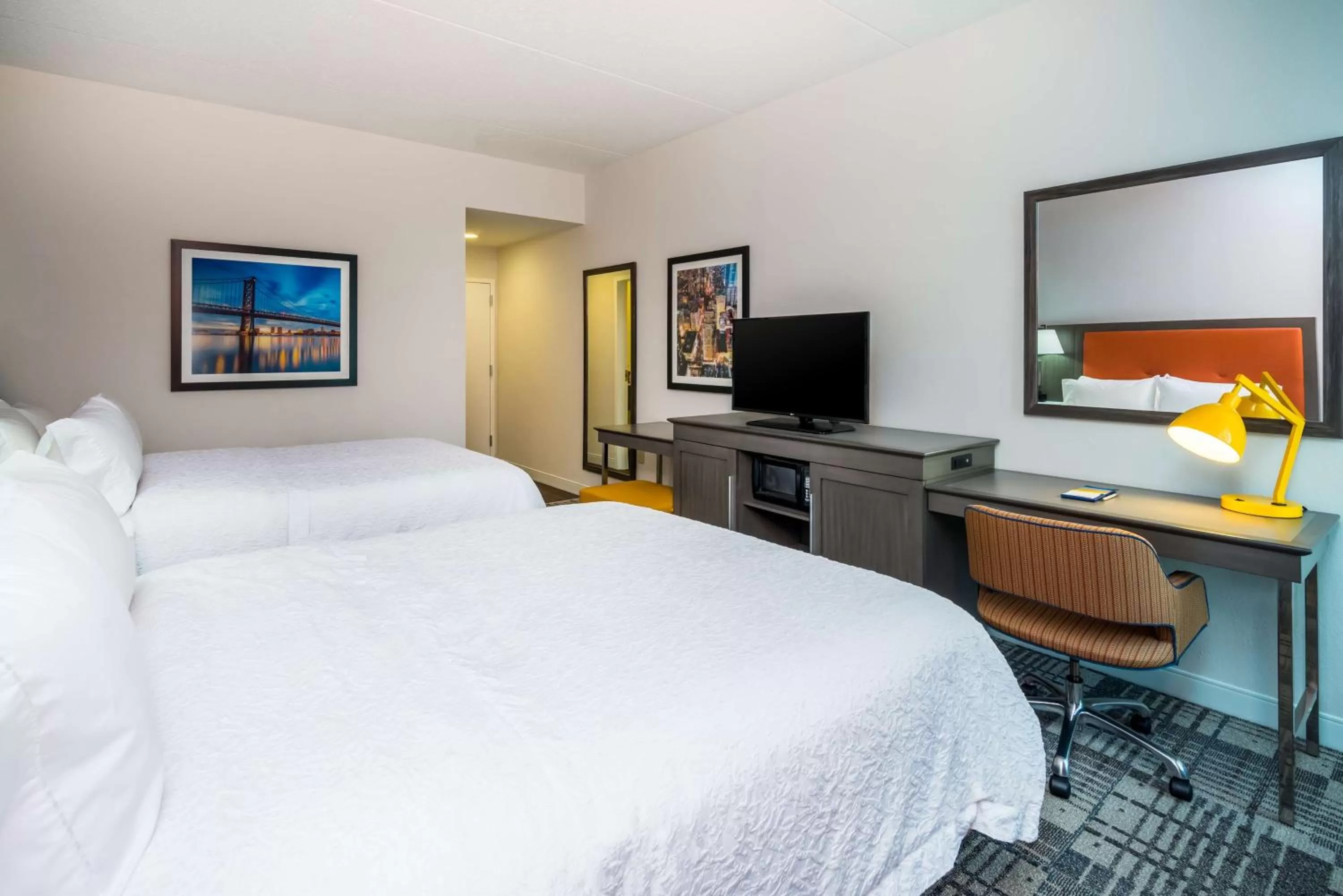 Bedroom, Bed in Hampton Inn Plymouth Meeting