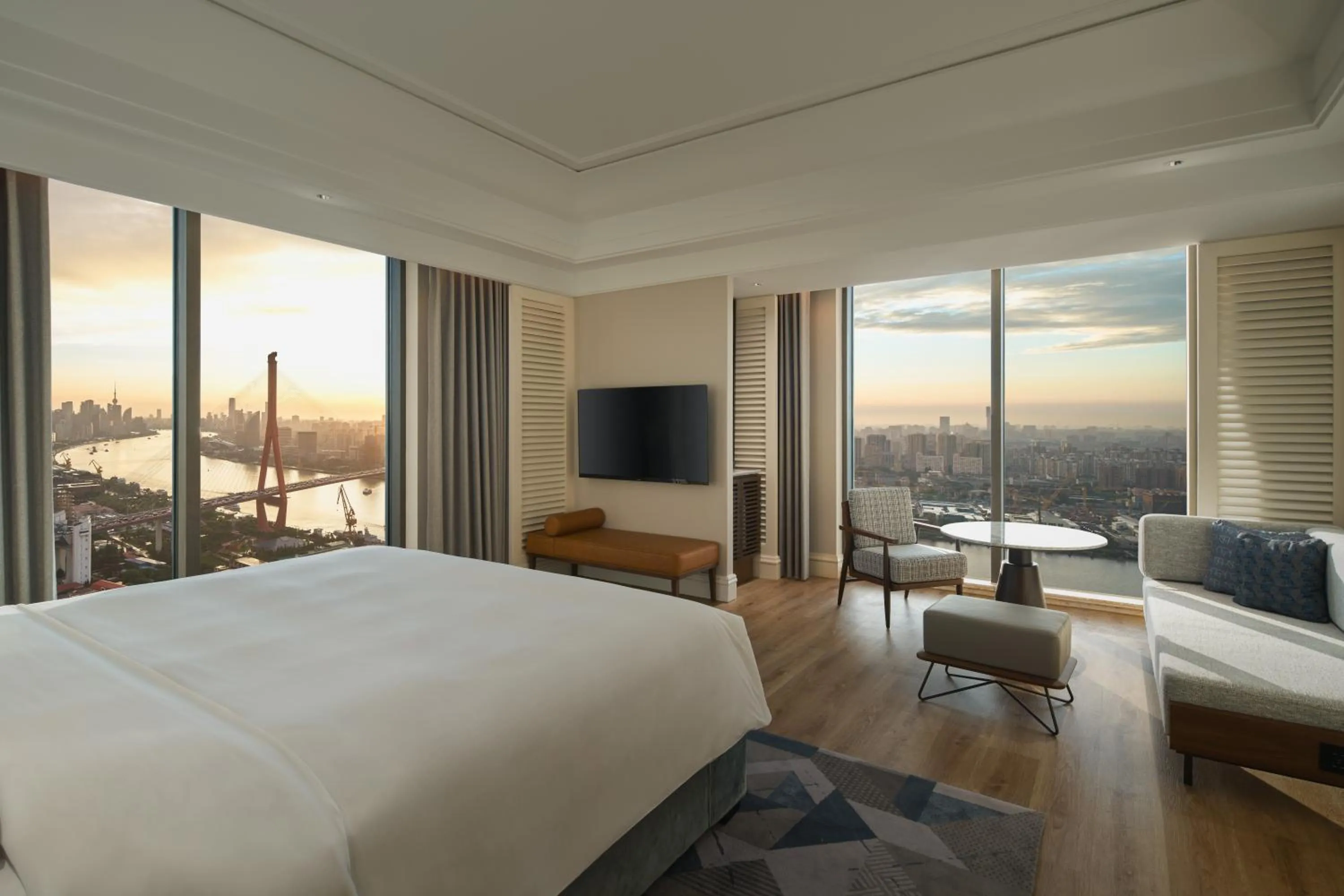 Bed in Sheraton Shanghai Pudong Riverside