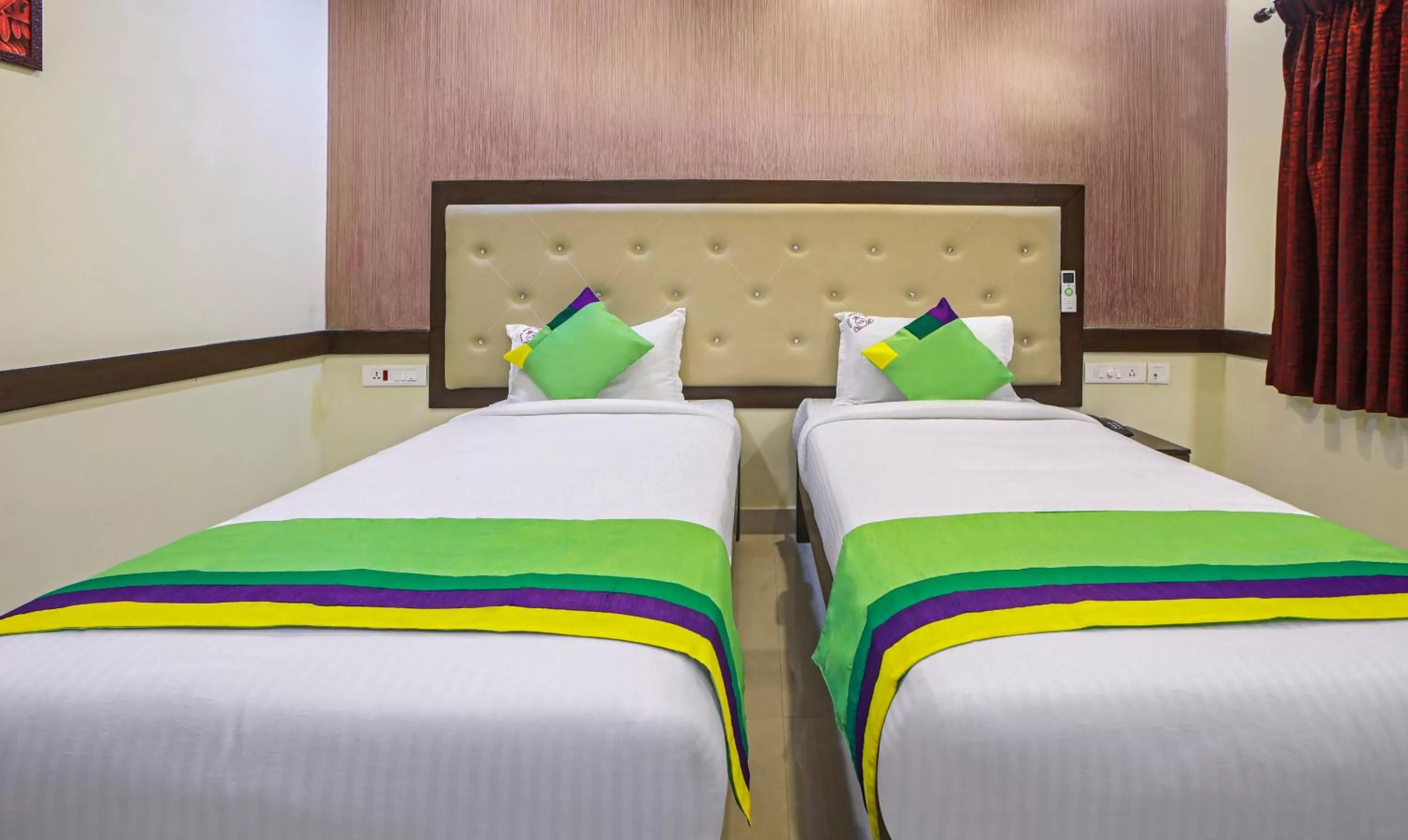 Bedroom, Bed in Treebo Naaz Royal