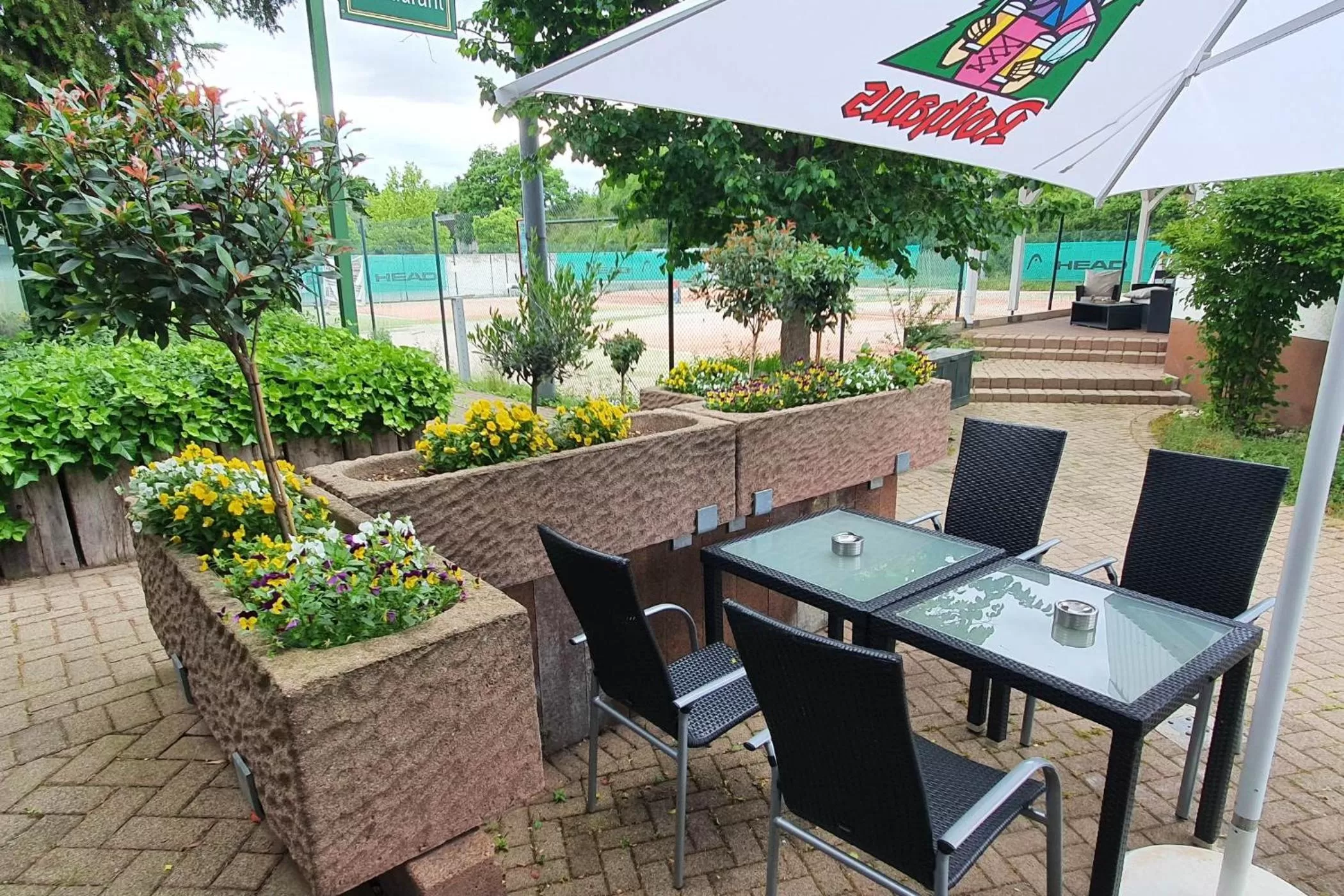 Restaurant/places to eat in Sport Hotel Kenzingen inklusive Schwimmbad, Sauna und Frühstück nähe Europa-Park