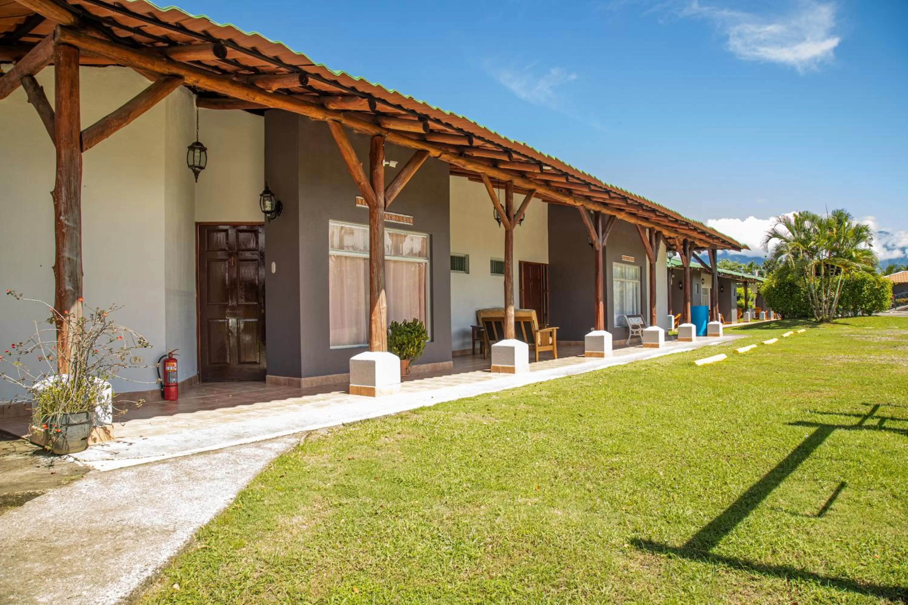 Facade/entrance in Hotel El Rancho