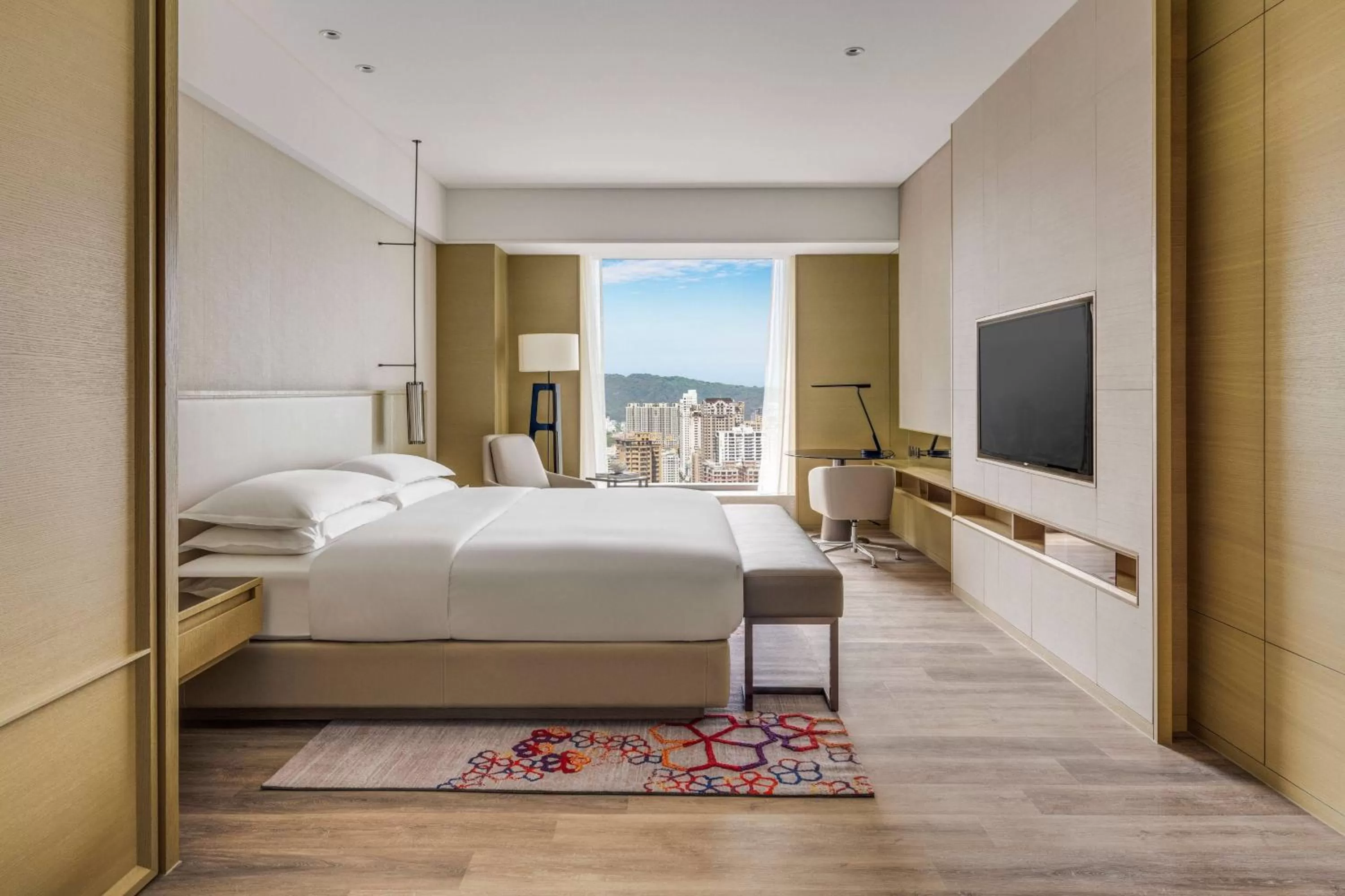 Photo of the whole room, Bed in Kaohsiung Marriott Hotel