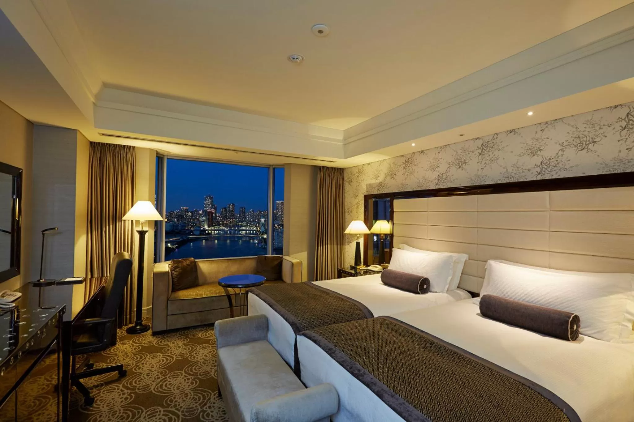 Photo of the whole room, Bed in InterContinental Tokyo Bay by IHG