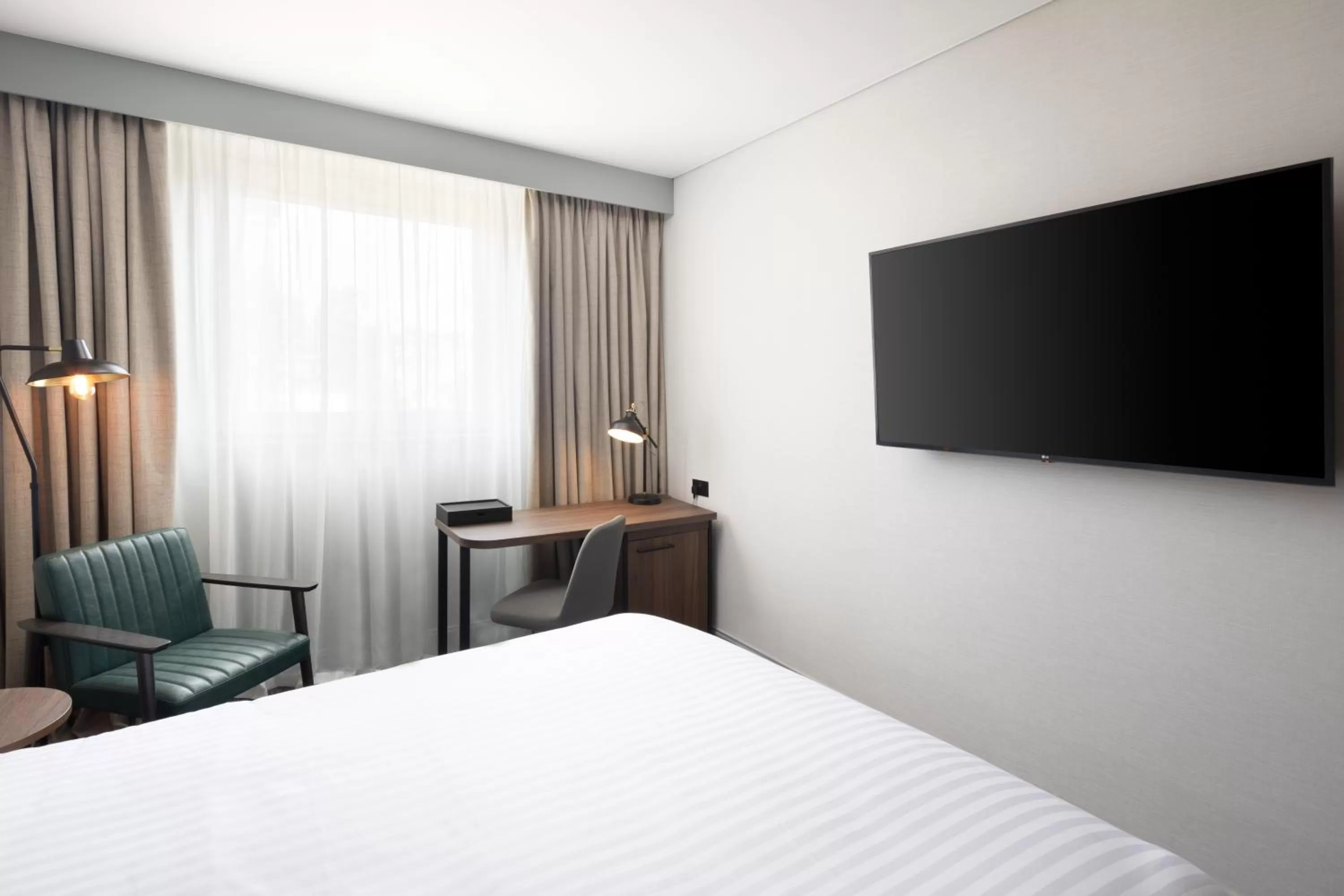 Bedroom, Bed in Four Points by Sheraton Edinburgh