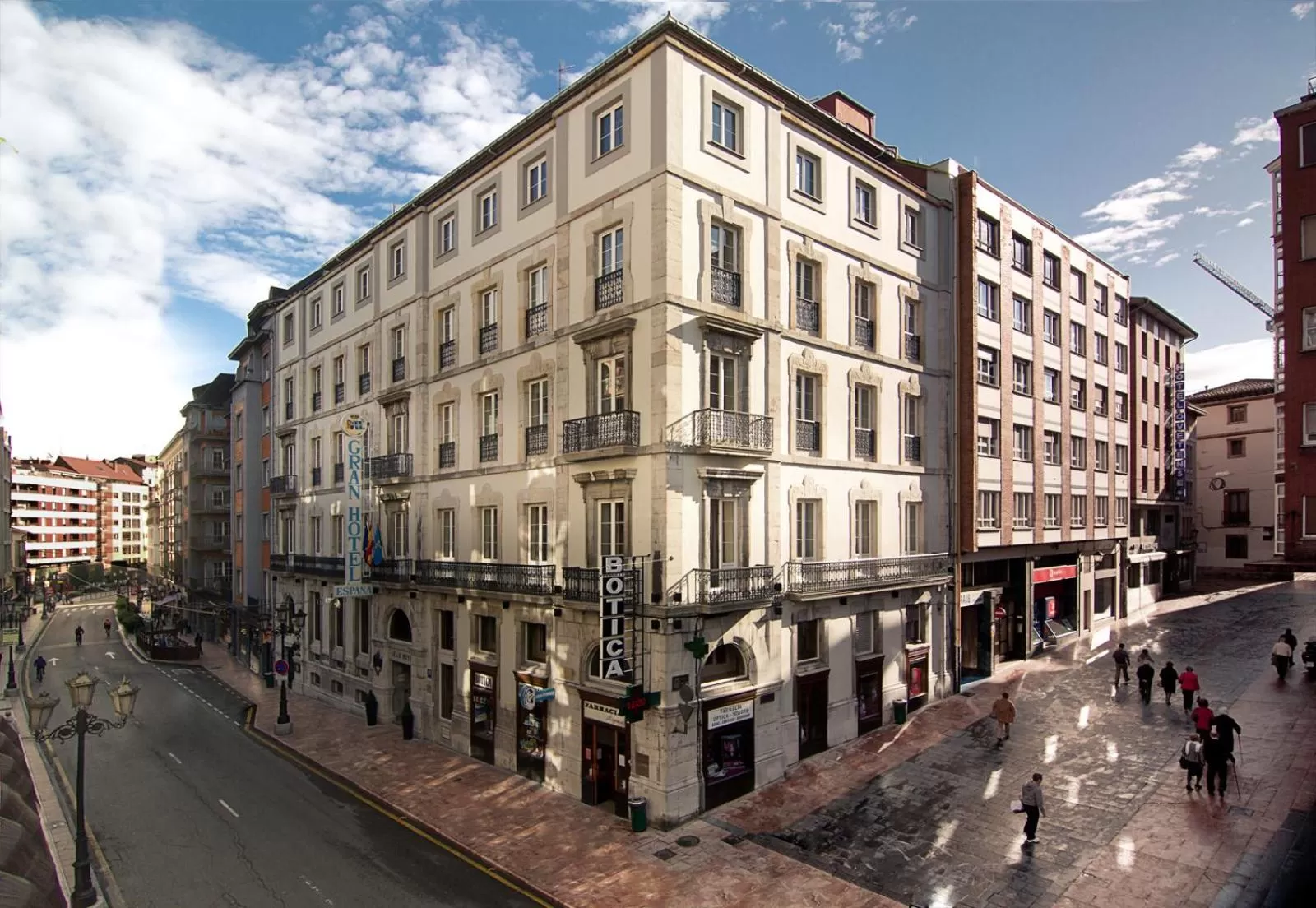 Property building in Gran Hotel España