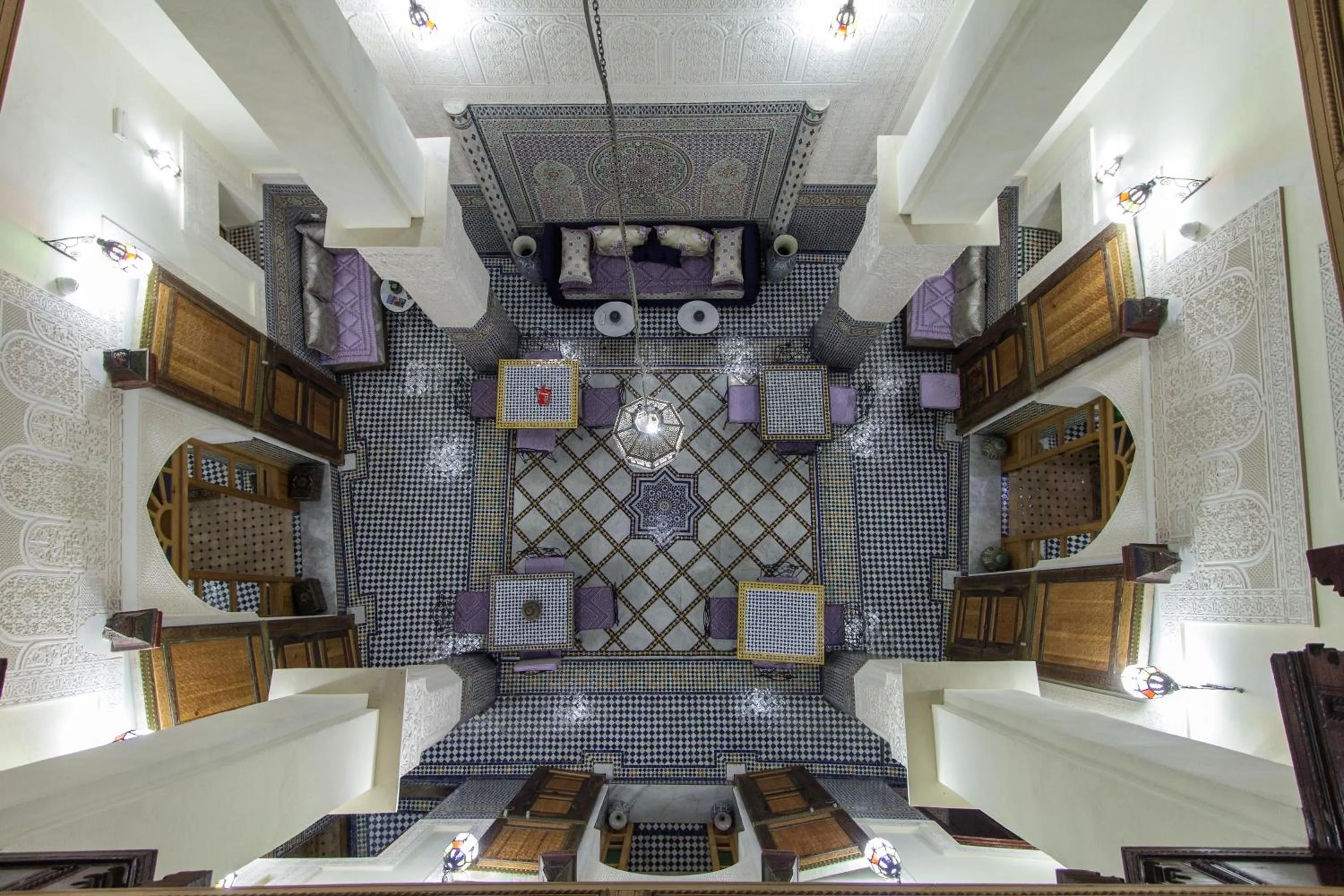 Restaurant/places to eat in Riad Taryana