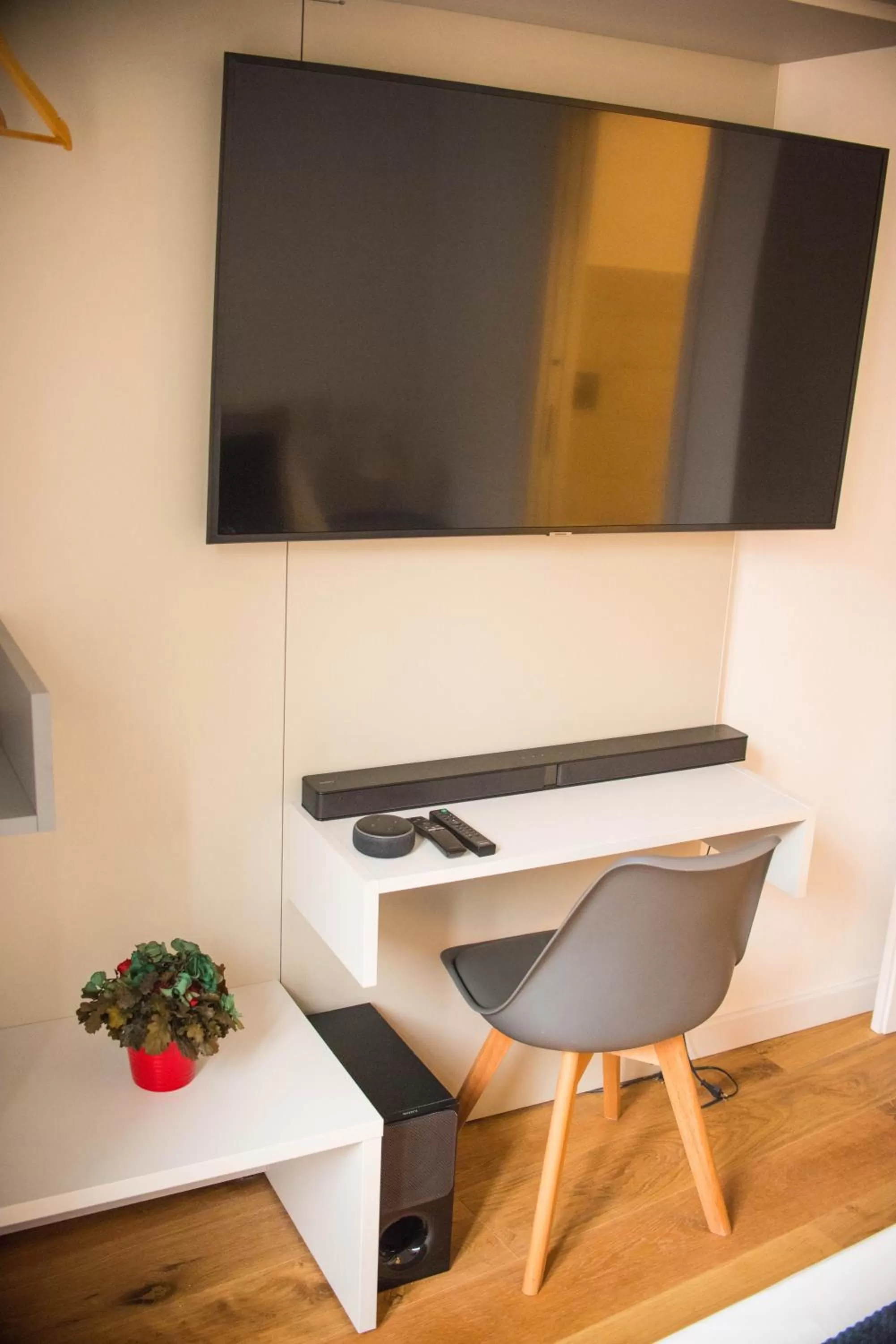 TV/Entertainment Center in CrossRoad Four - locazione turistica