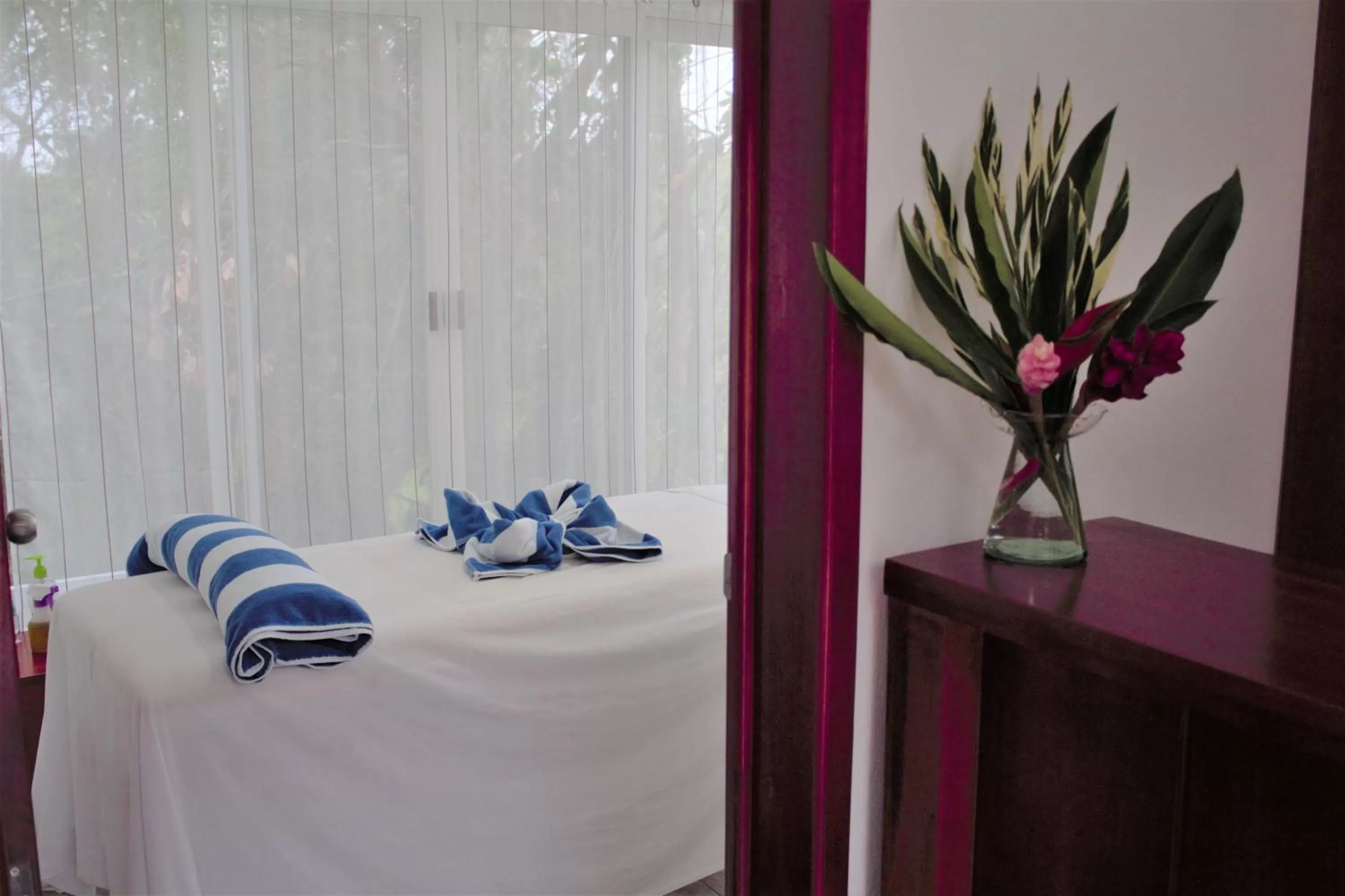 Massage, Bed in Hotel La Aldea del Halach Huinic