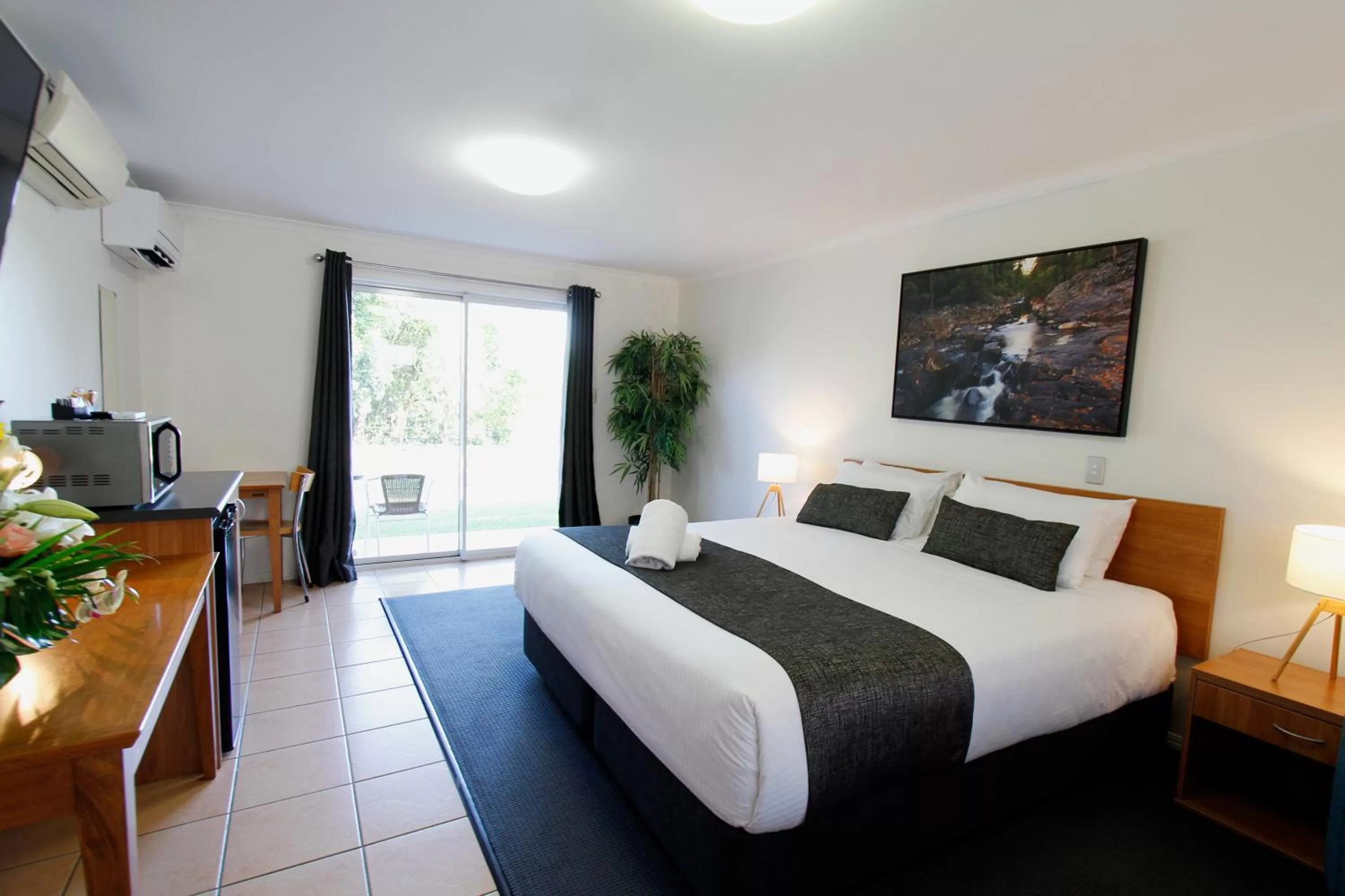 Bed in Windmill Motel & Events Centre