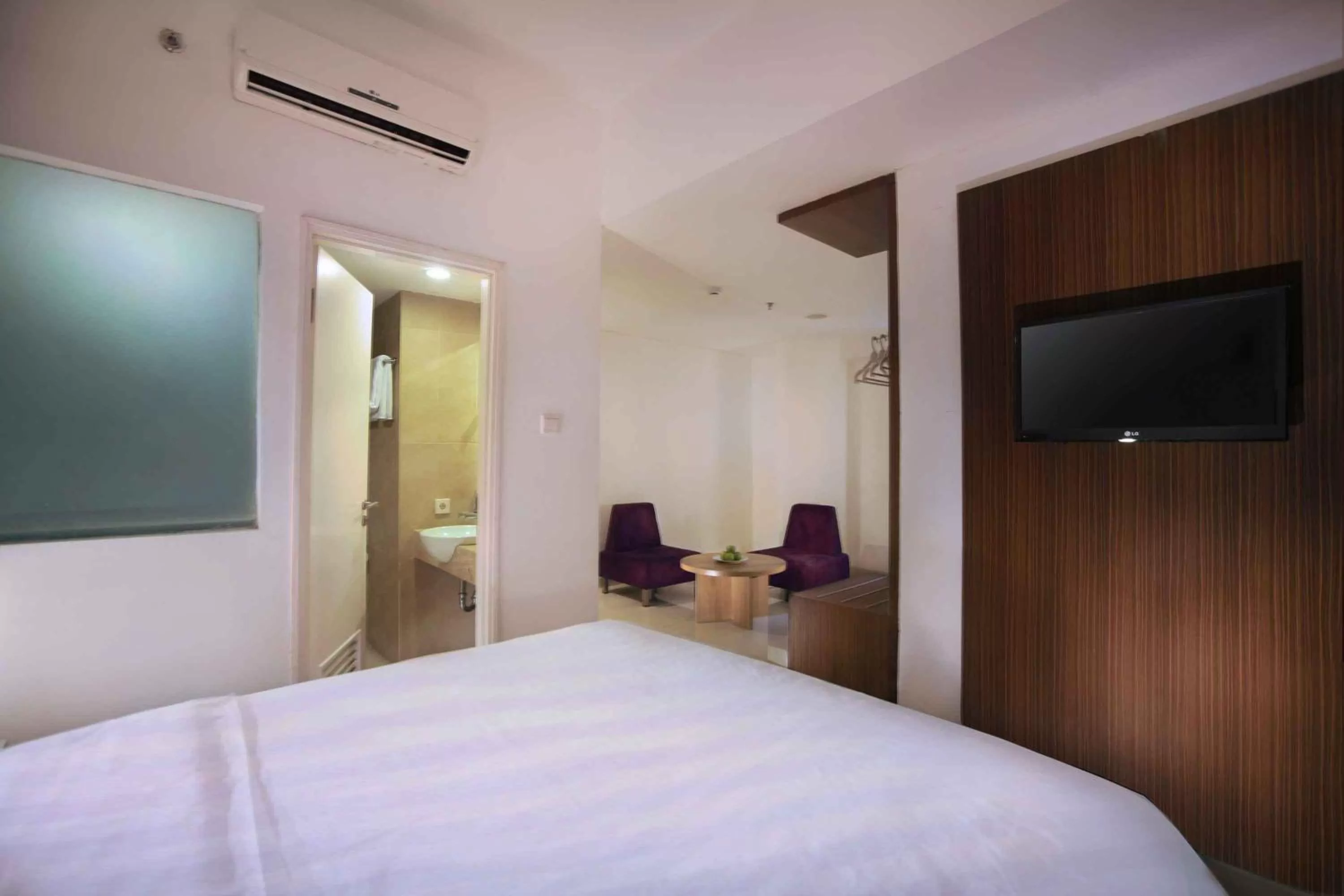 Bedroom, Bed in favehotel PGC Cililitan