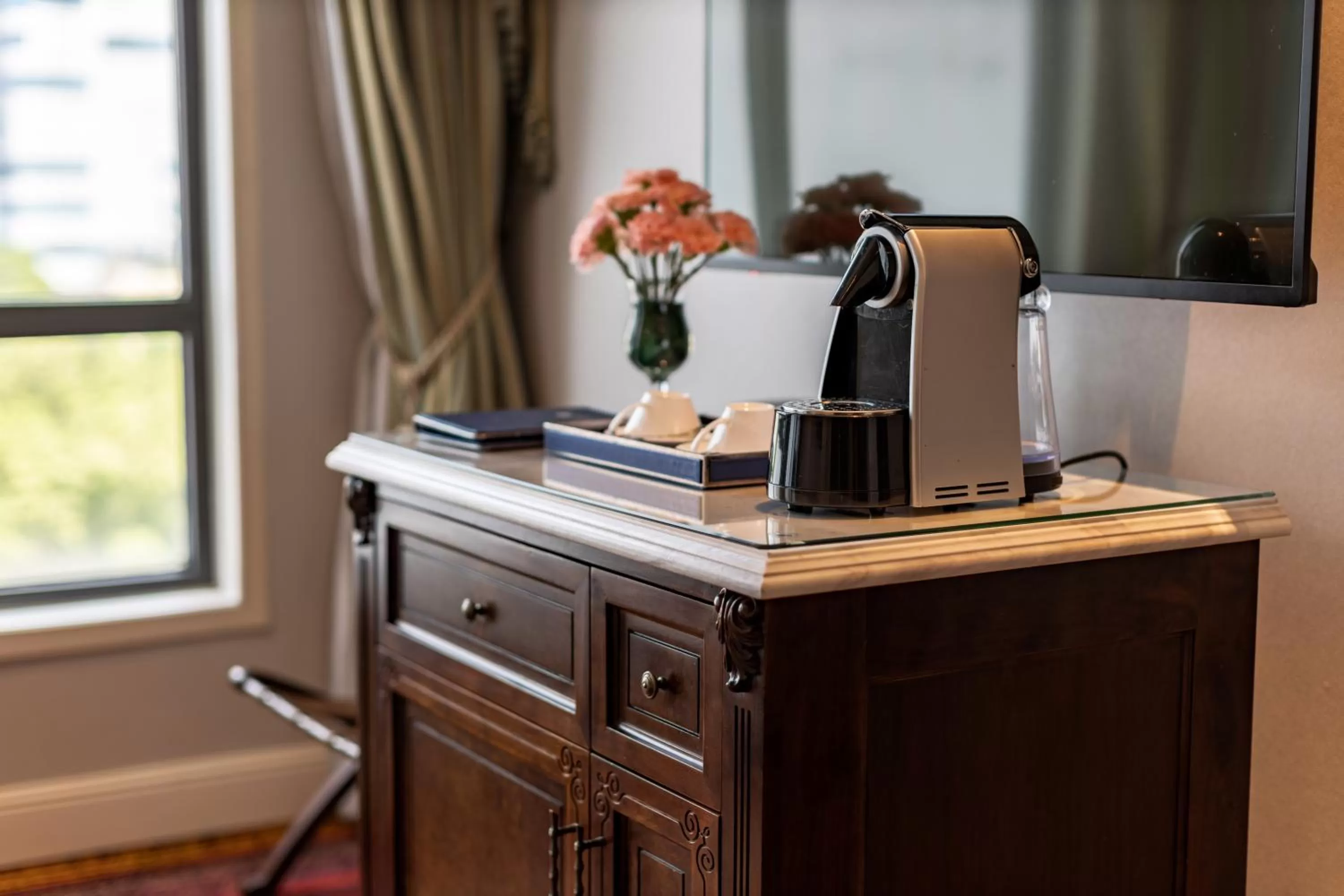 Coffee/tea facilities in The Lapis Hotel