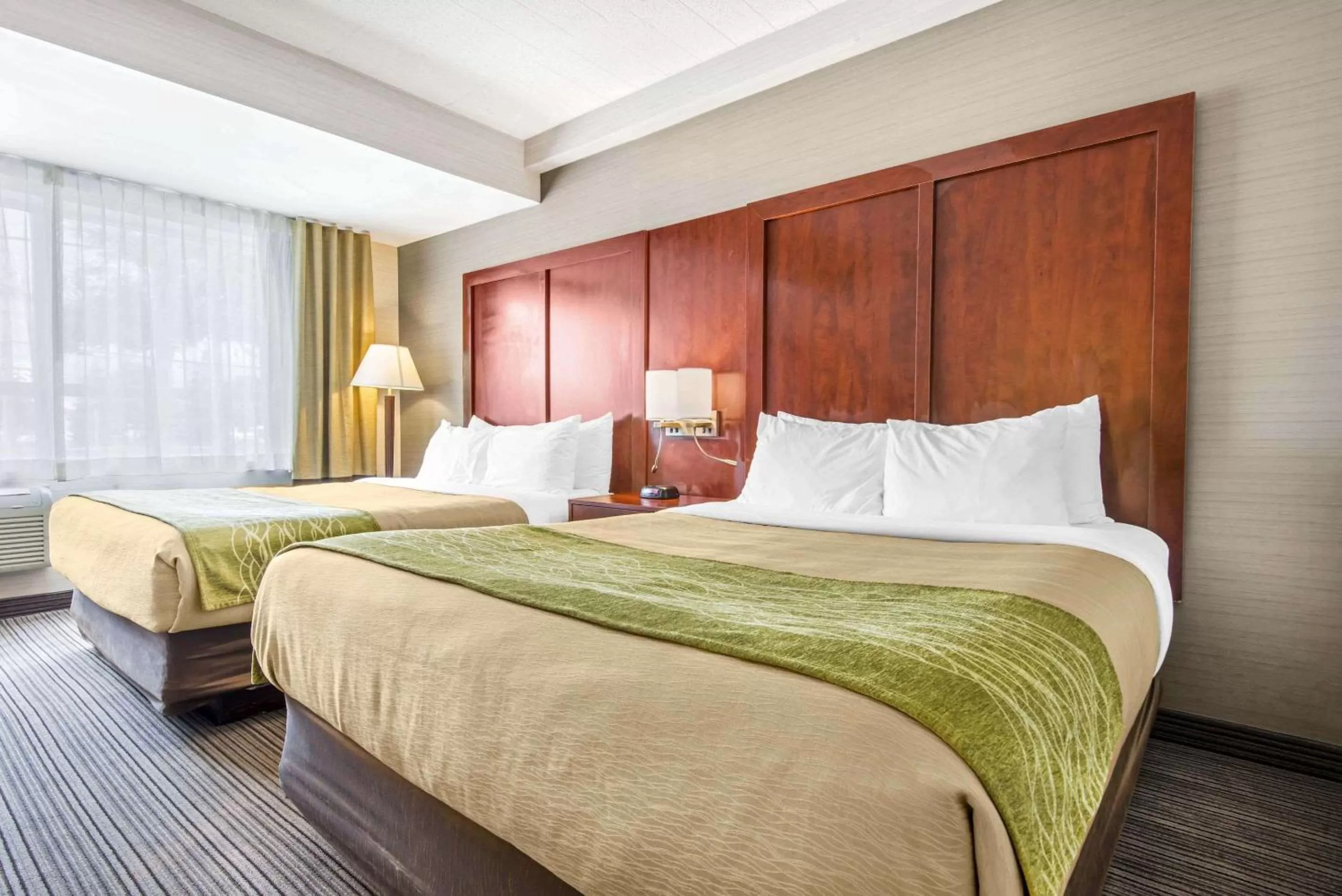 Photo of the whole room, Bed in Comfort Inn & Suites