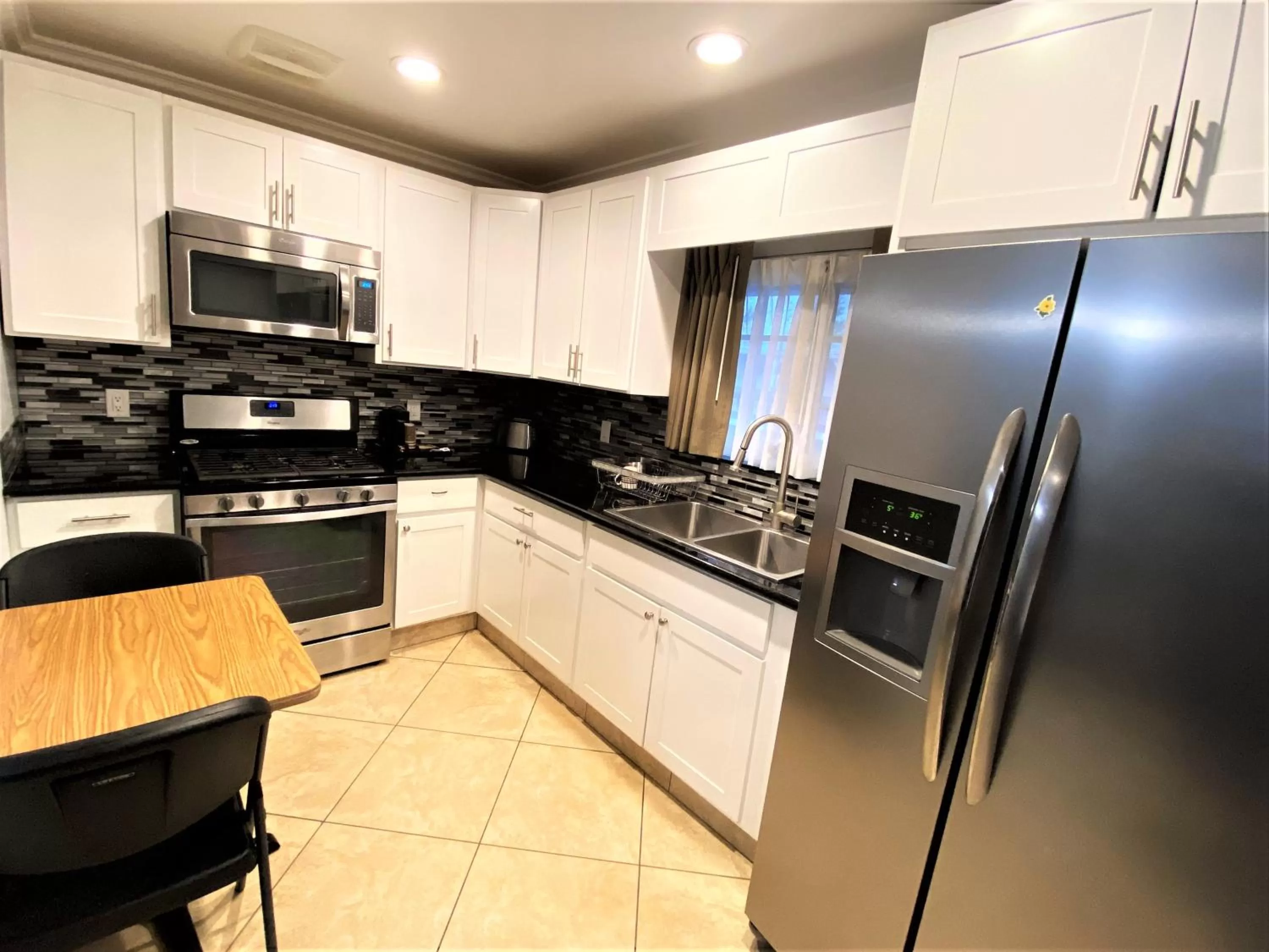 Kitchen or kitchenette in Viking Motel-Ventura