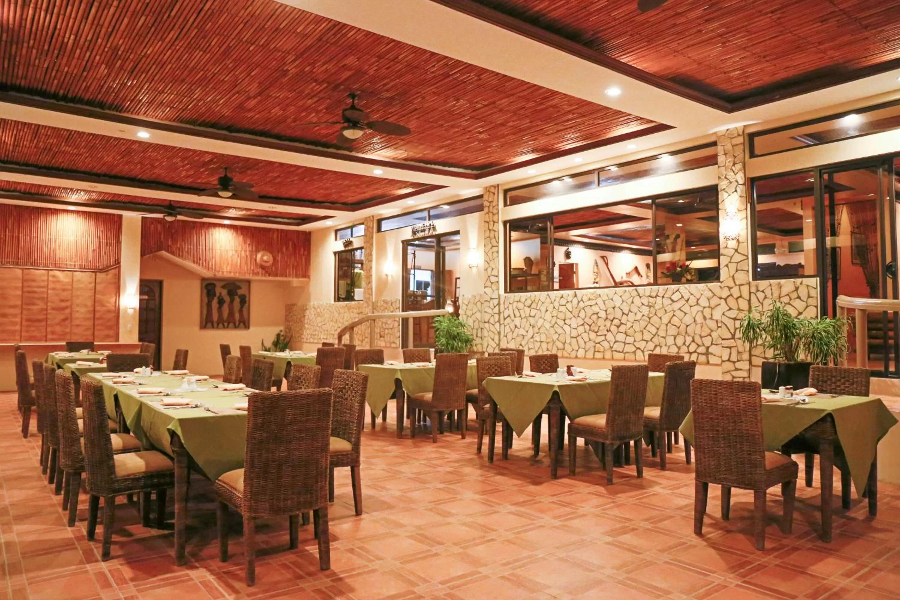 Restaurant/places to eat in Turtle Bay Dive Resort