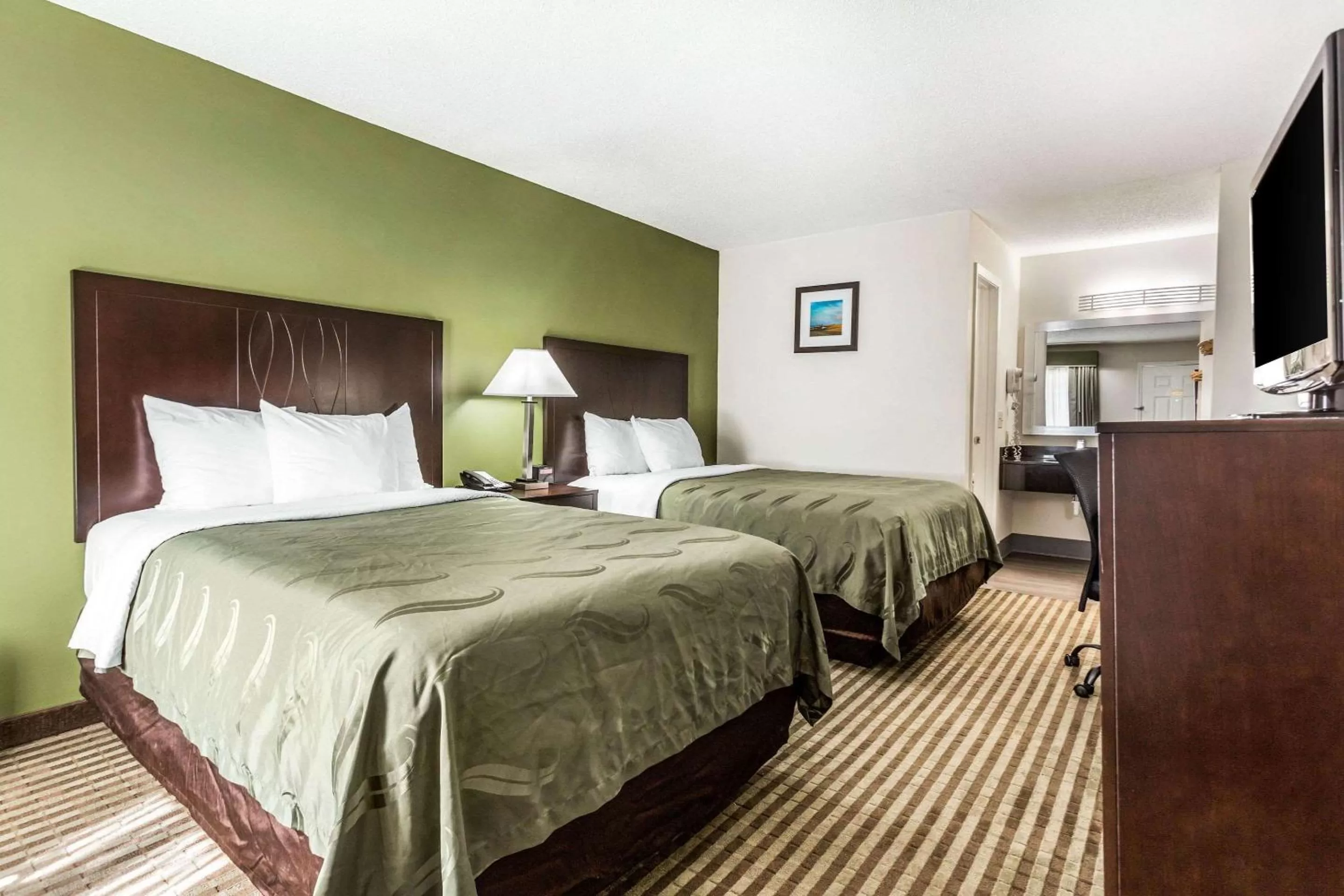 Photo of the whole room, Bed in Quality Inn Lancaster