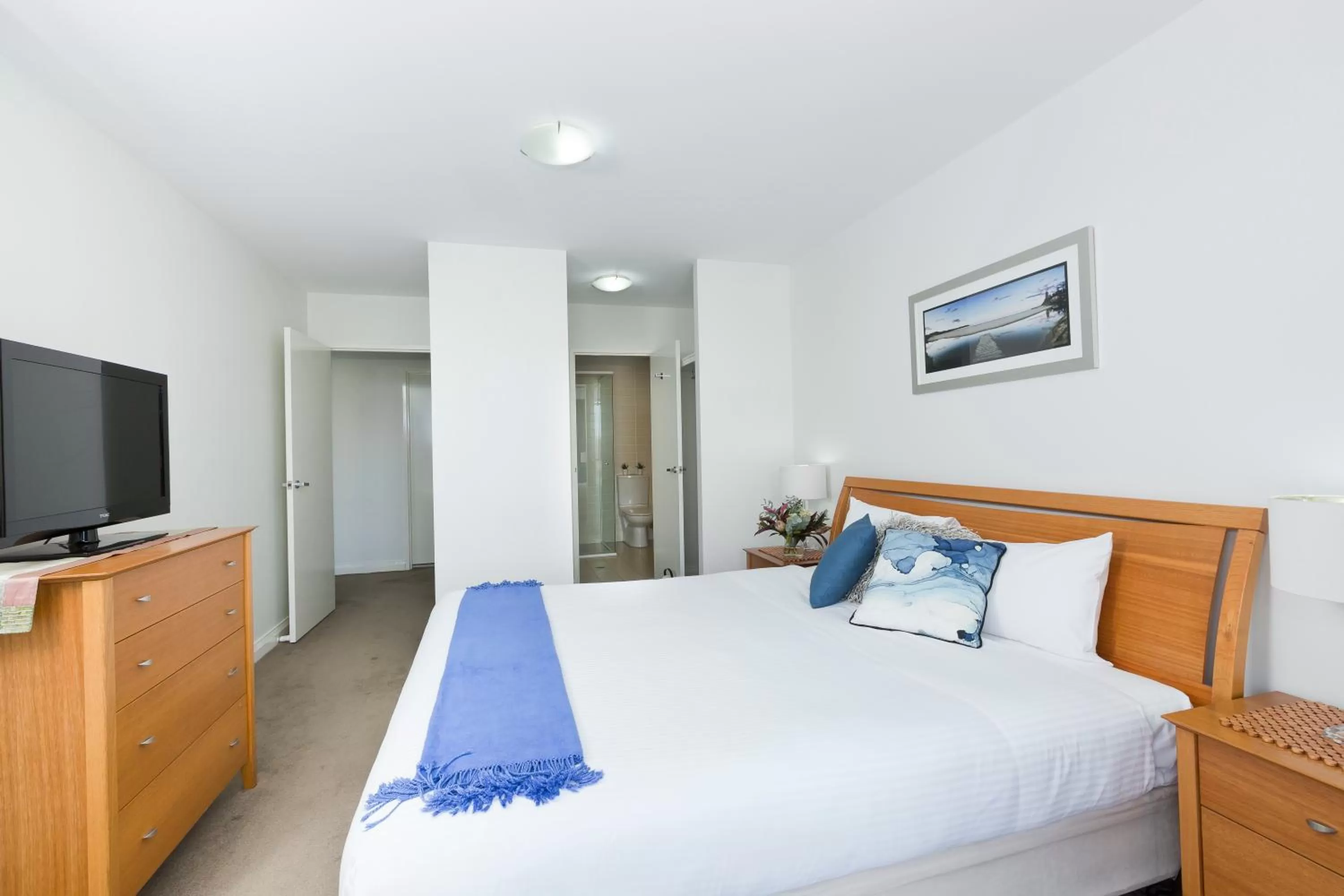 Bedroom, Bed in Sevan Apartments Forster