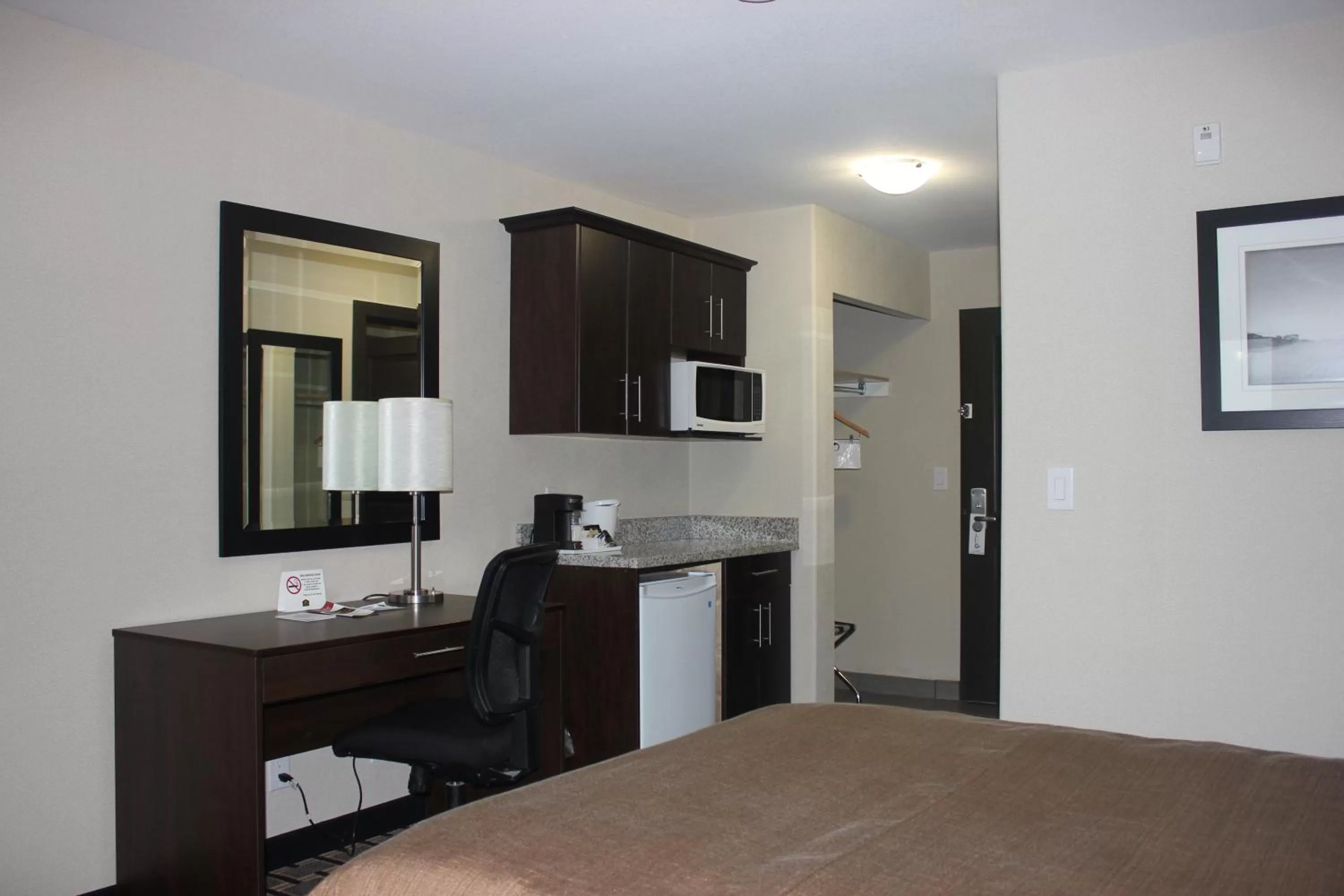 Photo of the whole room in Western Star Inn & Suites Esterhazy
