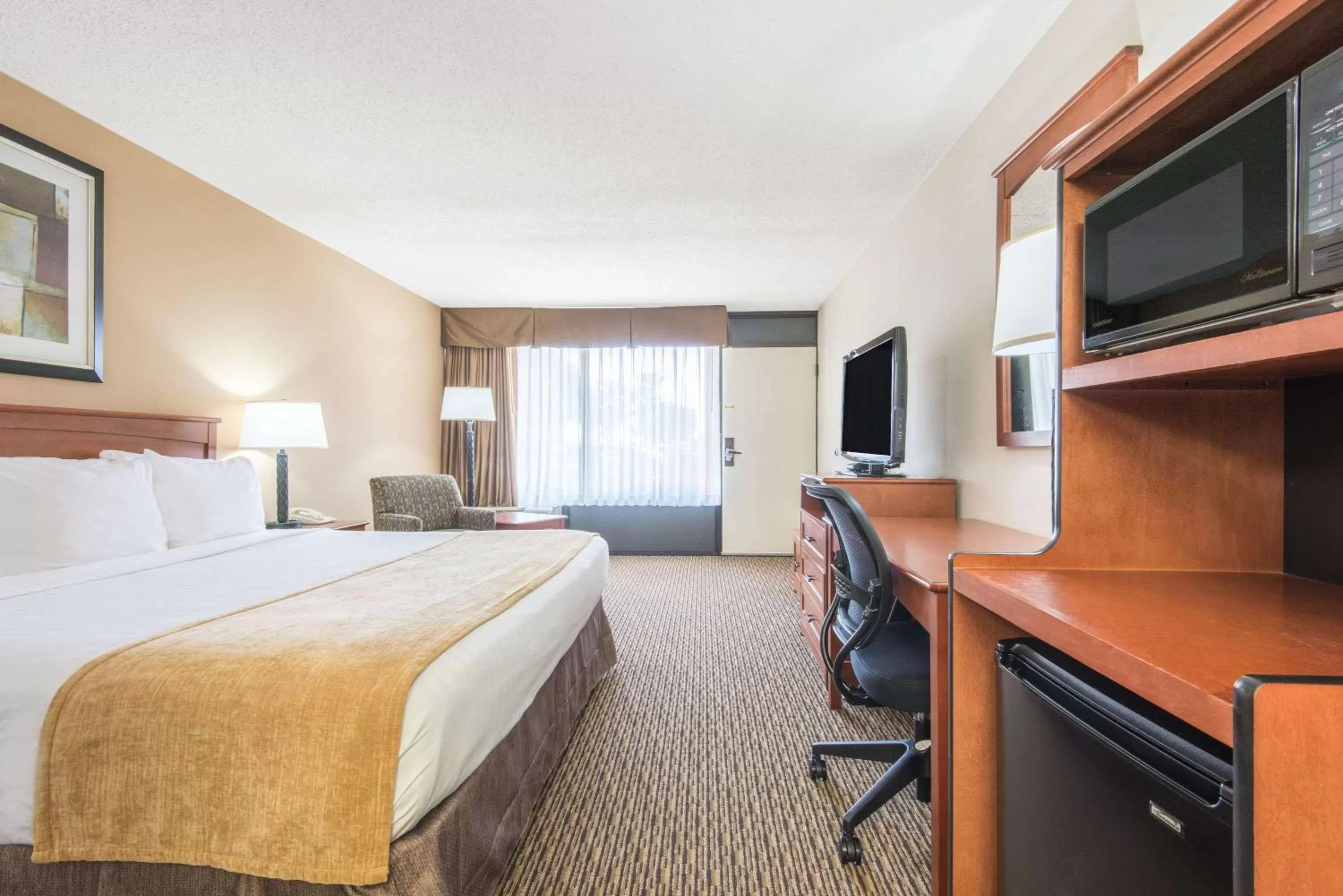 Photo of the whole room in Days Inn by Wyndham Altus