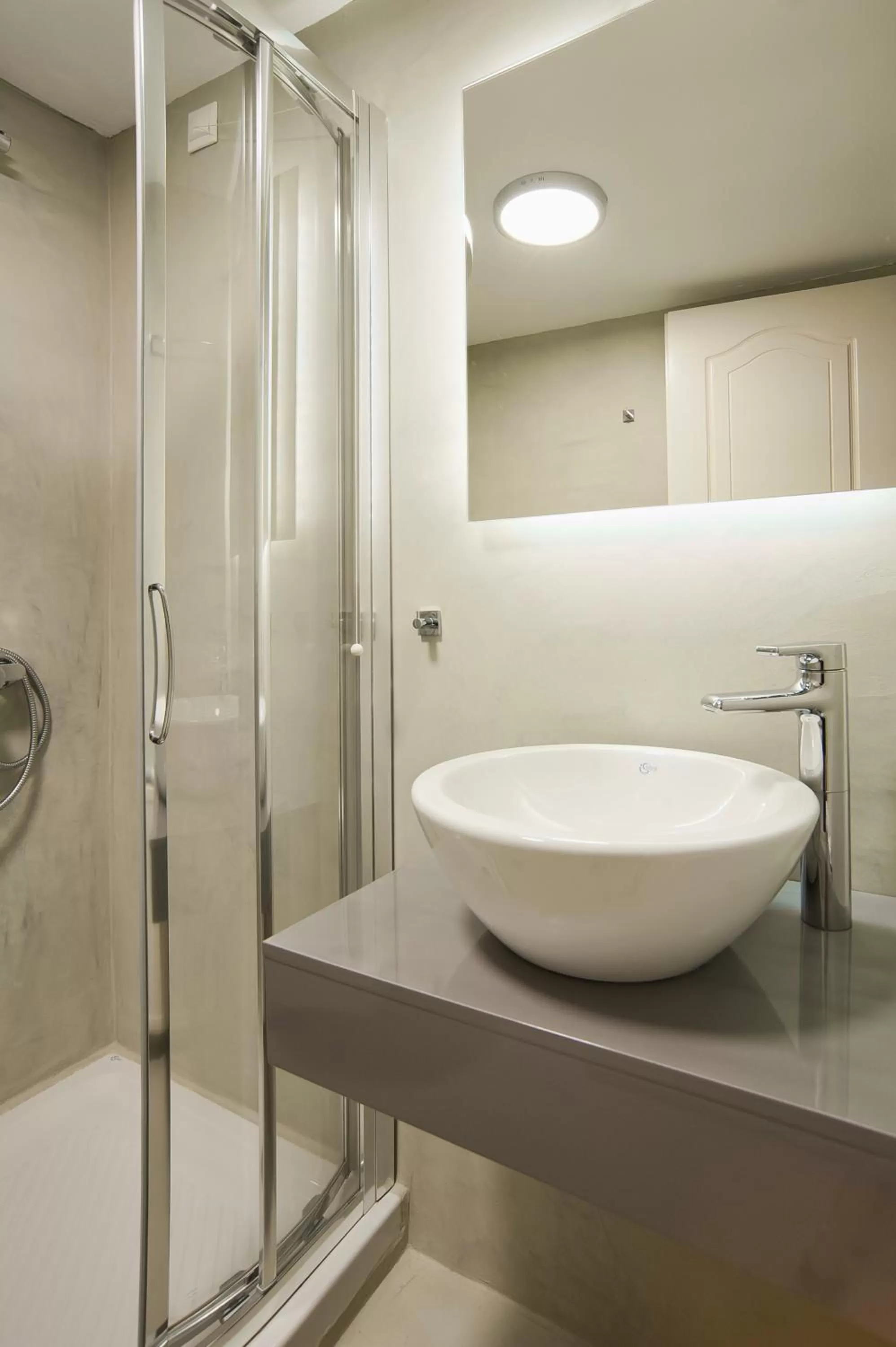 Shower in Parnassos Delphi Hotel