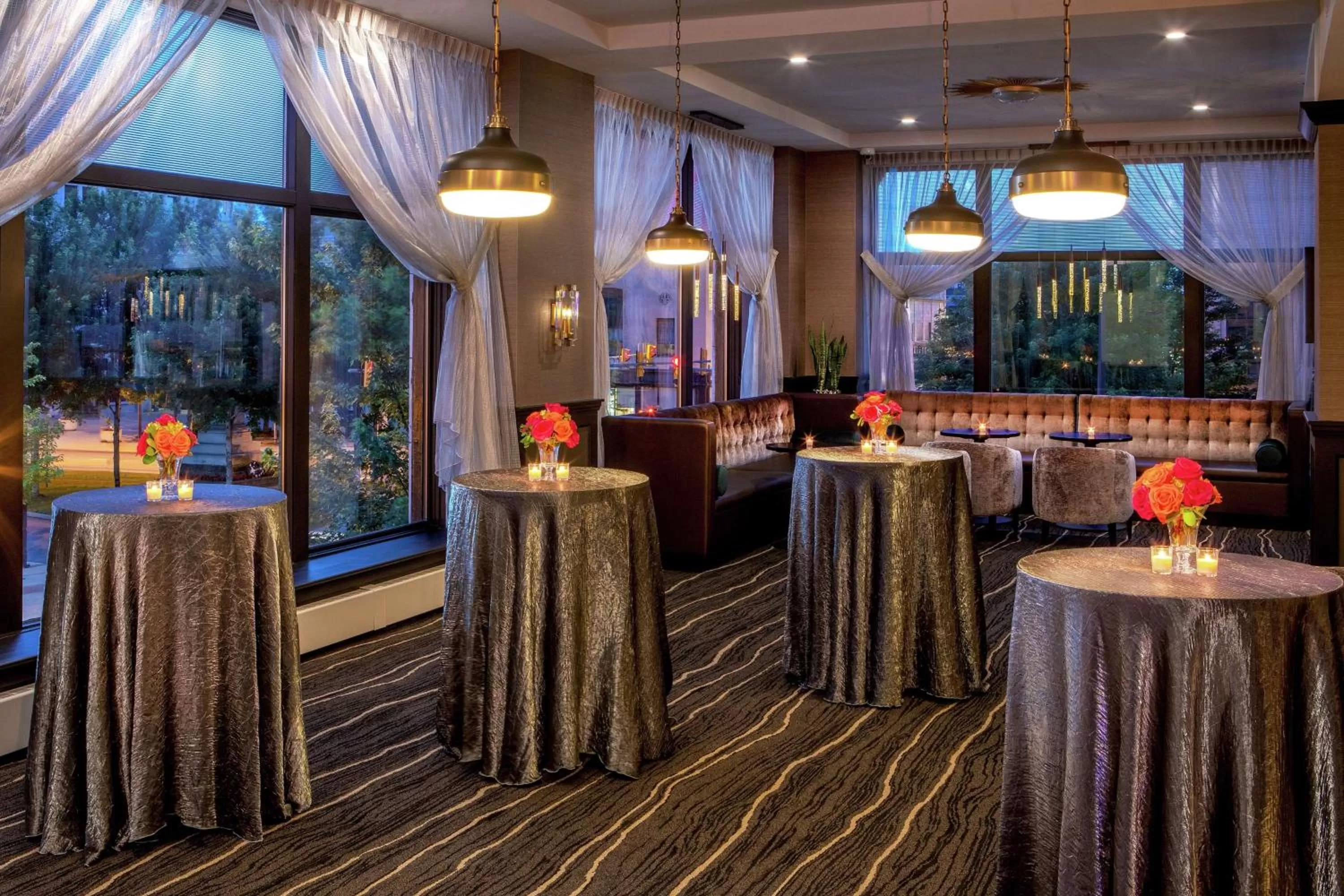 Lobby or reception in Doubletree By Hilton Youngstown Downtown