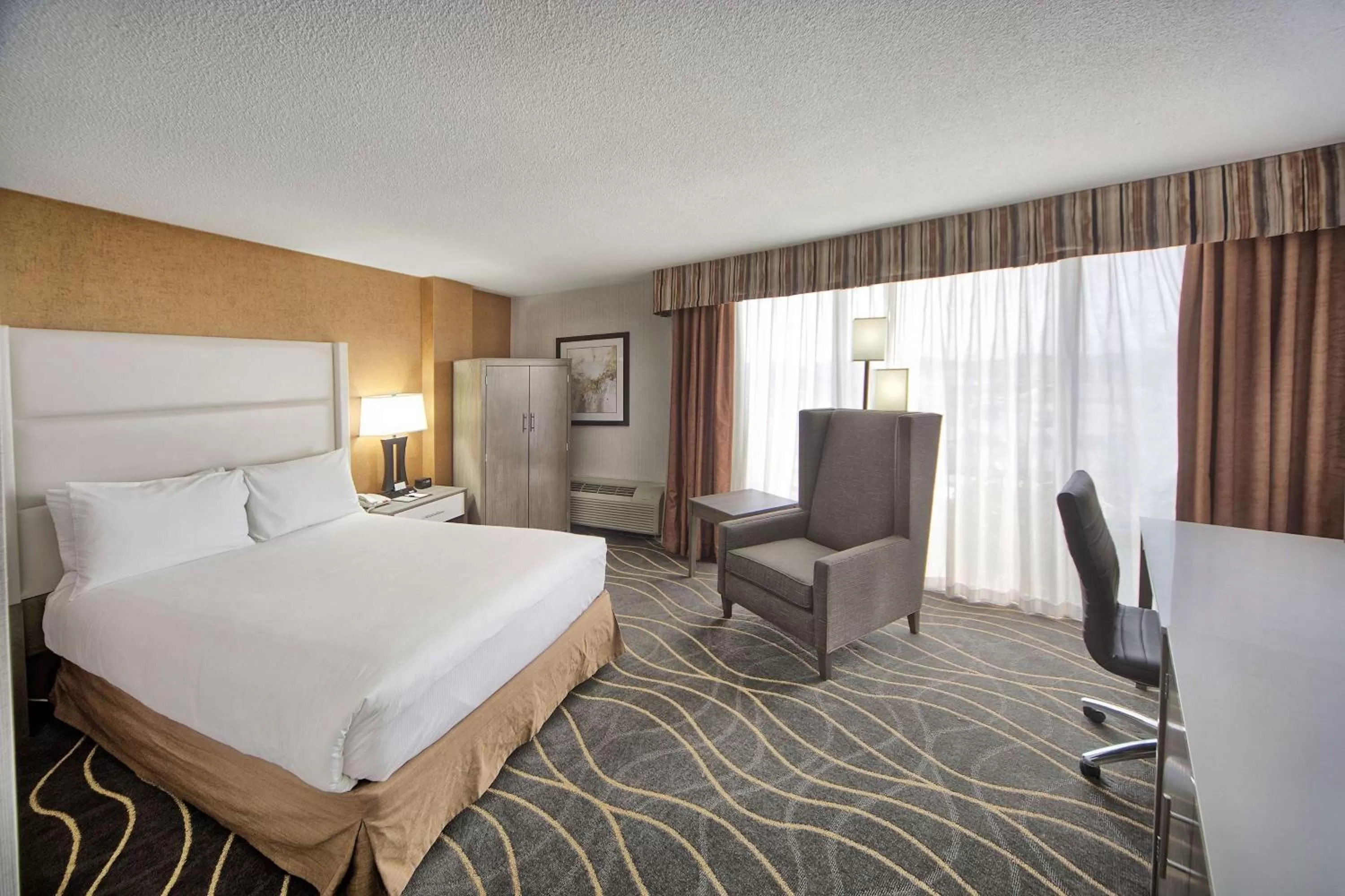 Double Room with Roll-in Shower - Disability Access/Non-Smoking in DoubleTree by Hilton Portland, ME