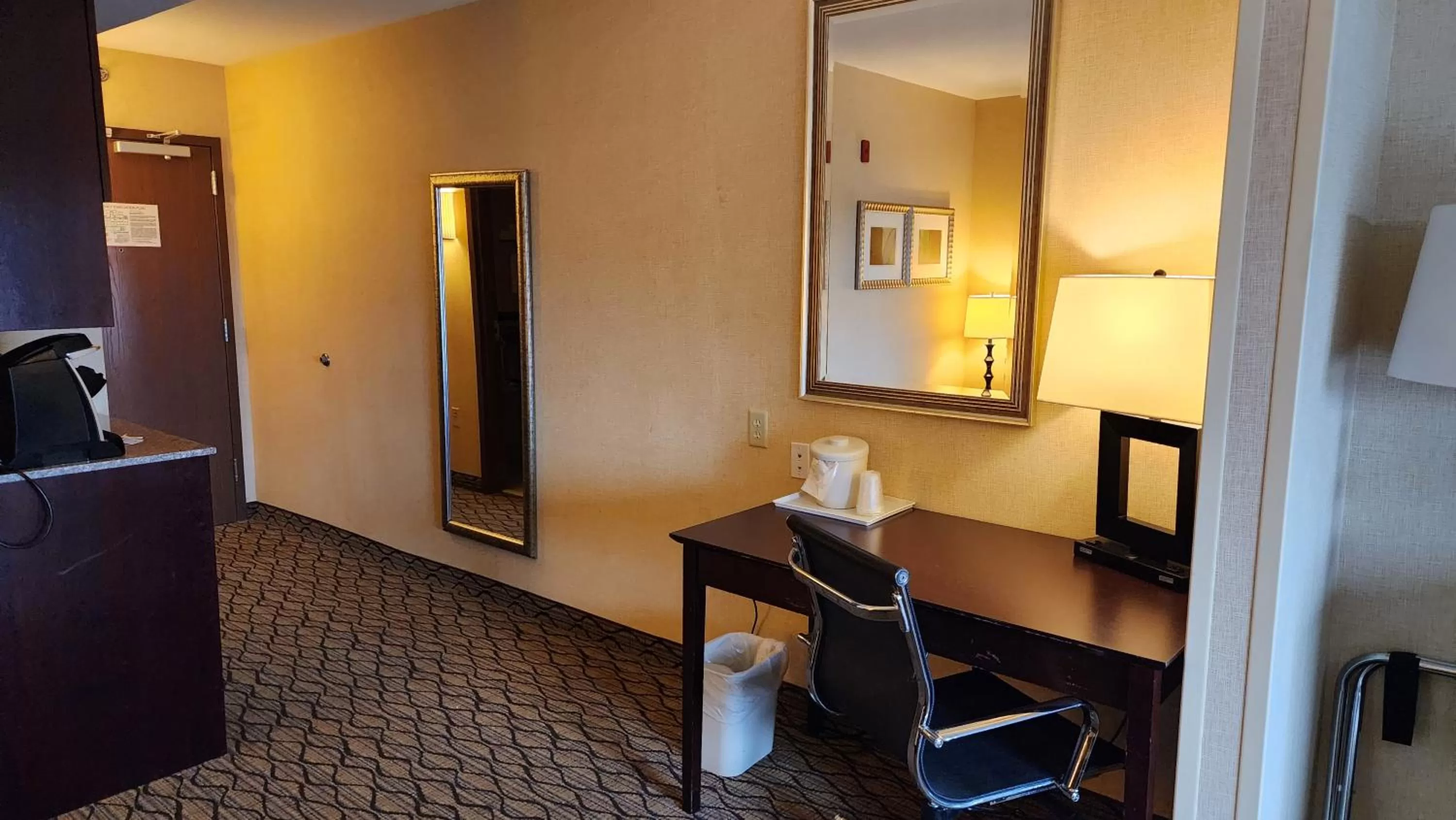 Living room in Kittanning Plaza Hotel