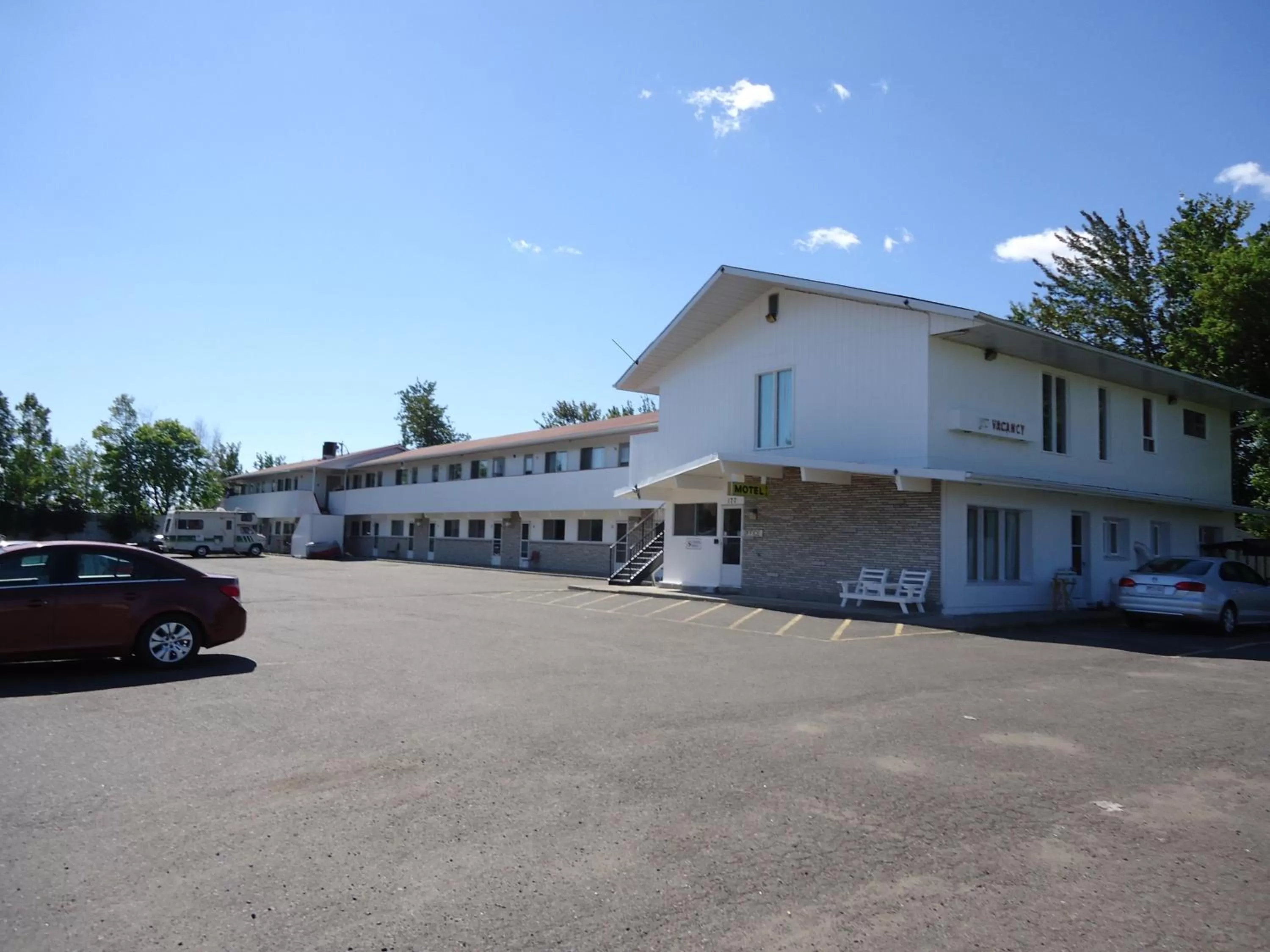 Facade/entrance in Voyageur Motel