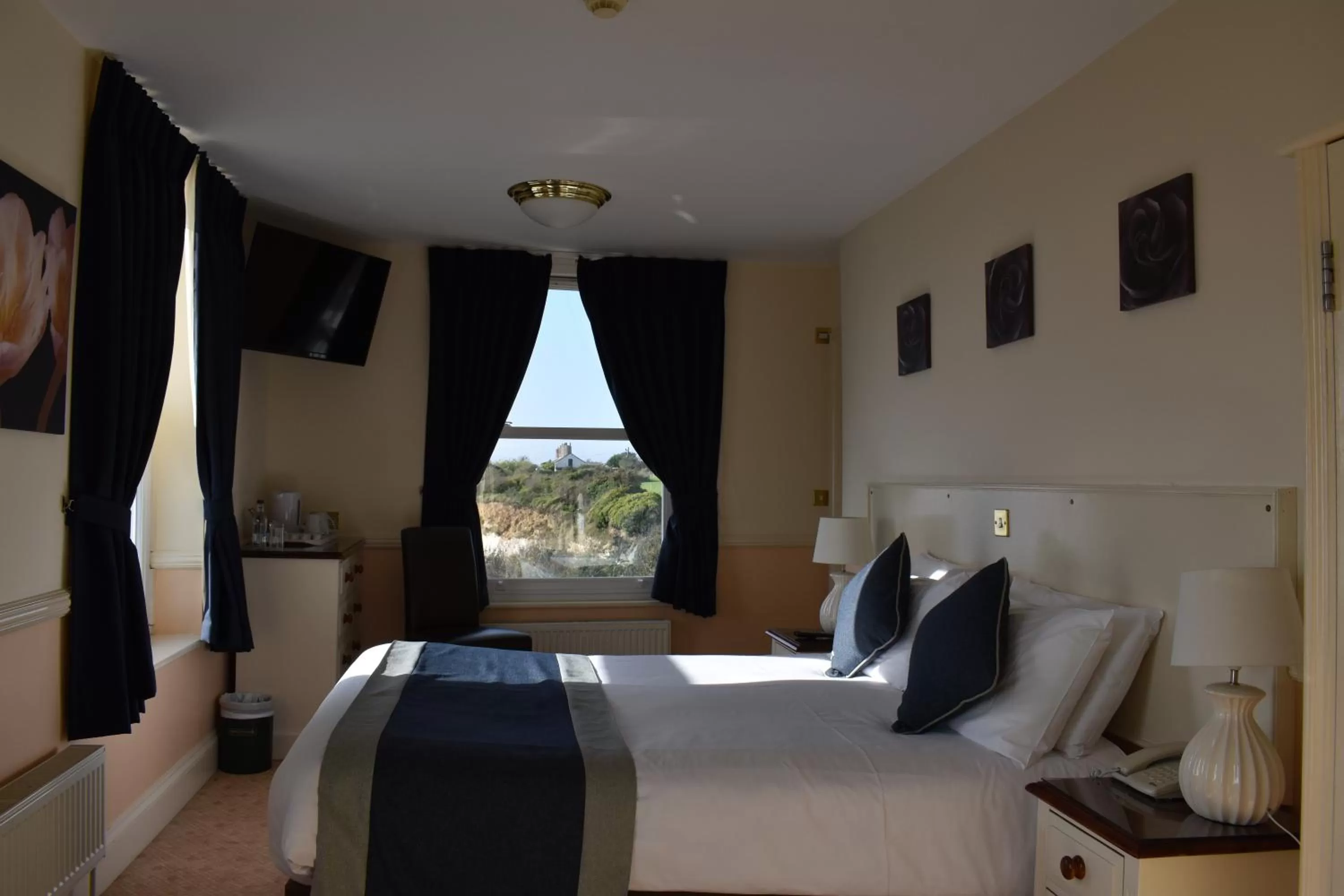 Bedroom in The Pegwell Bay Hotel