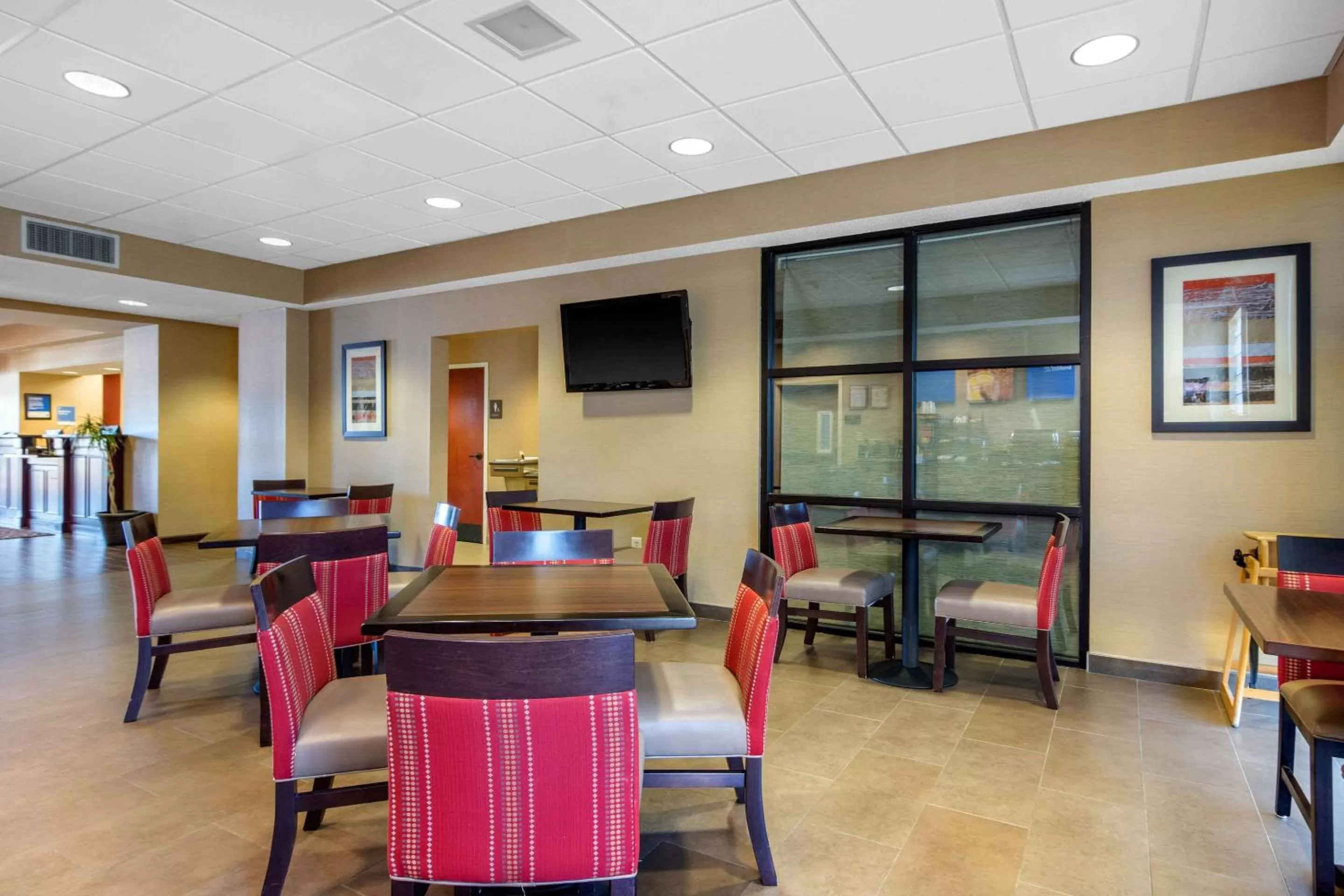 Restaurant/places to eat in Comfort Inn & Suites LaGrange East