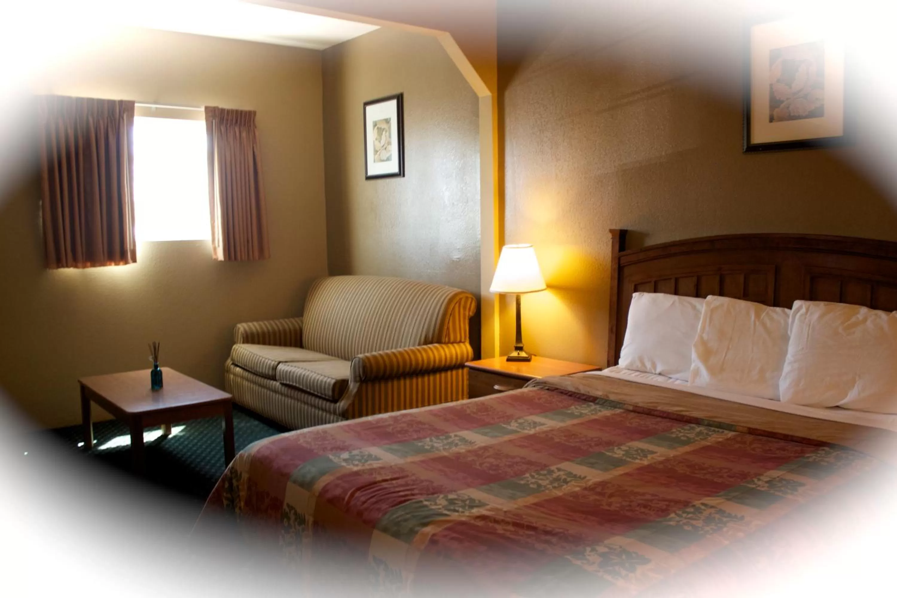 Bed in Holland Inn and Suites