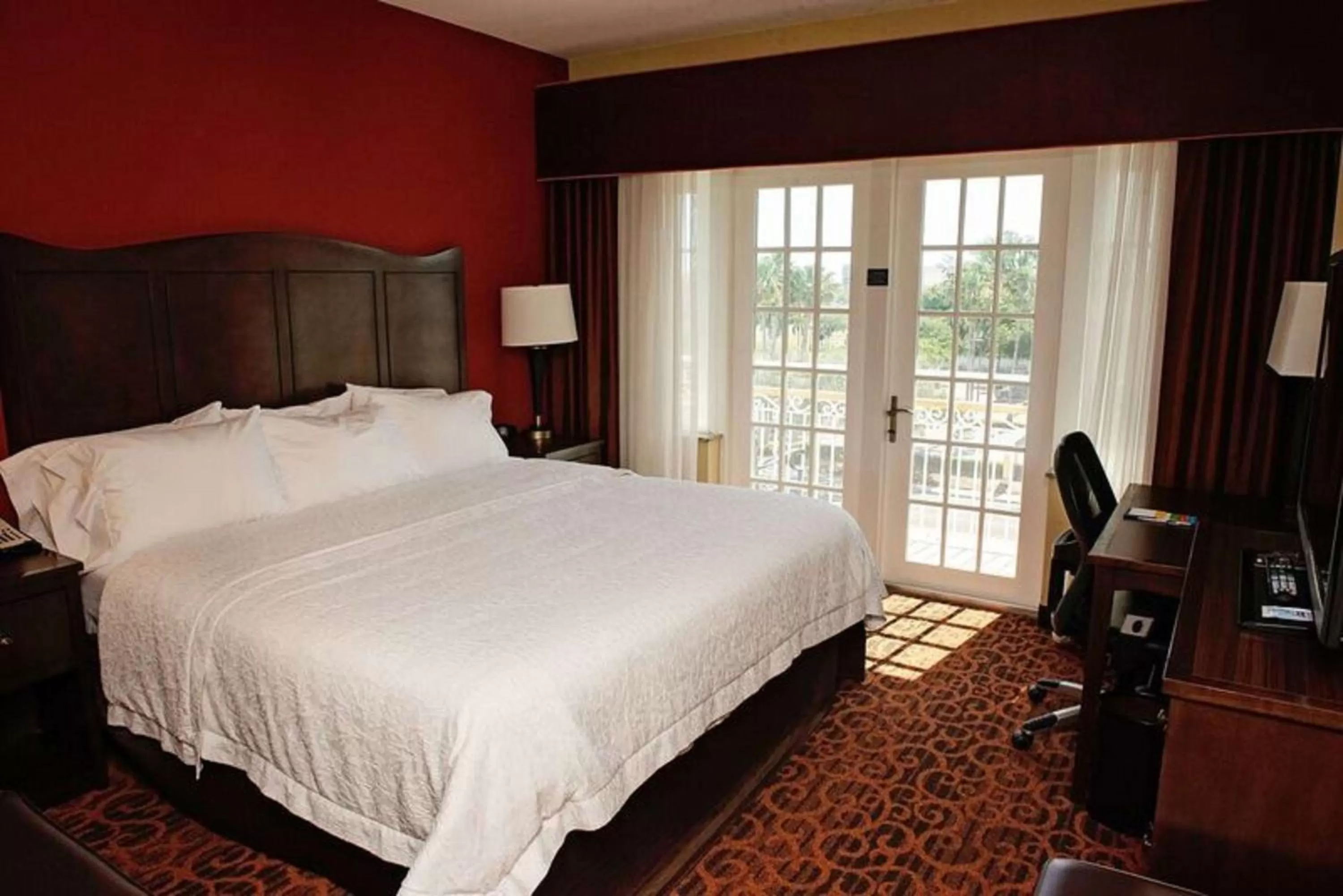 Bedroom, Bed in Hampton Inn & Suites Bradenton