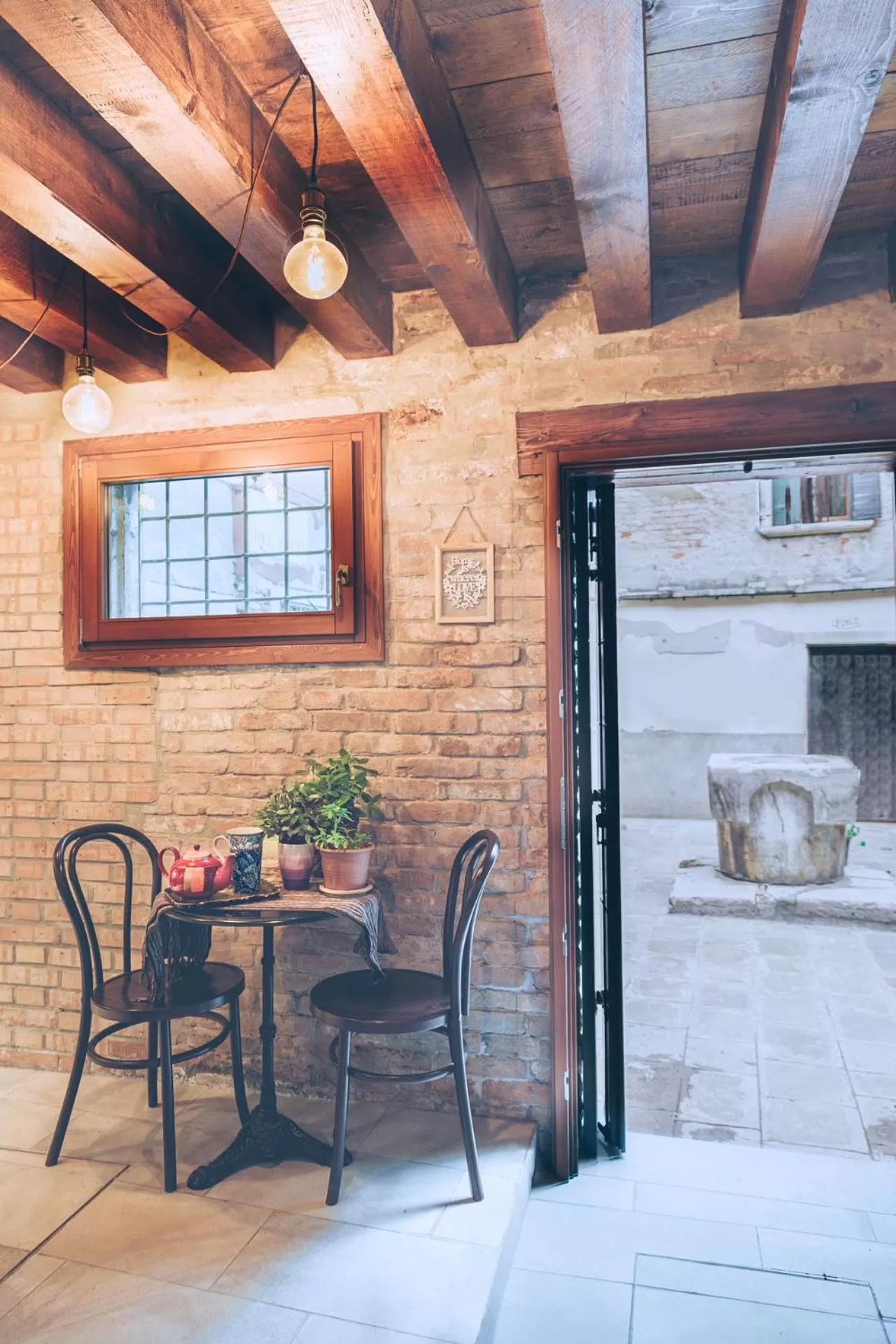 Restaurant/places to eat in Bianca Cappello House